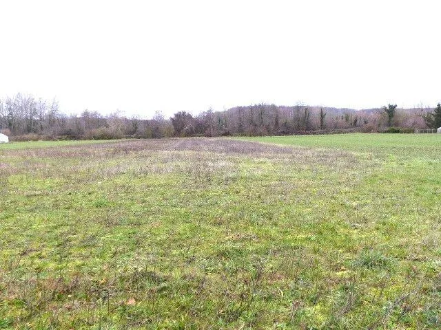 Terrain constructible de 5428 m² à Presles-et-Boves, hors lotissement 