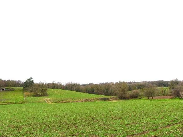 Terrain constructible de 5428 m² à Presles-et-Boves, hors lotissement 