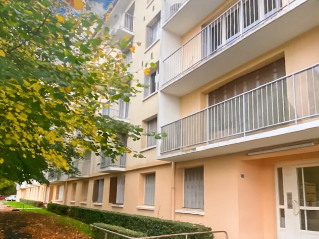 Appartement F6 à vendre à Évreux, quartier Navarre avec parking sécurisé