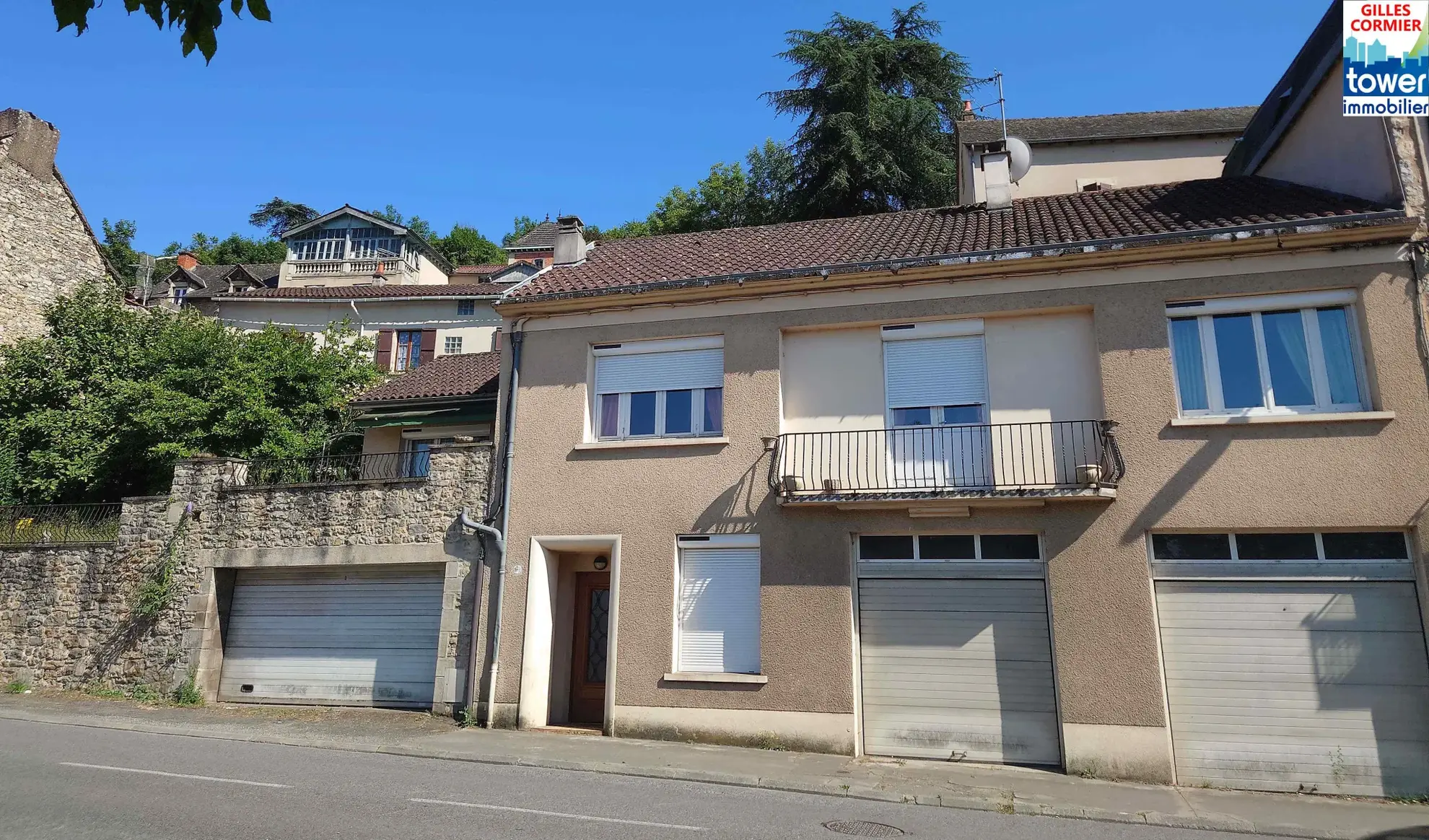 Charmante maison de 151 m² avec garage, terrasses et jardin à Villefranche de Rouergue