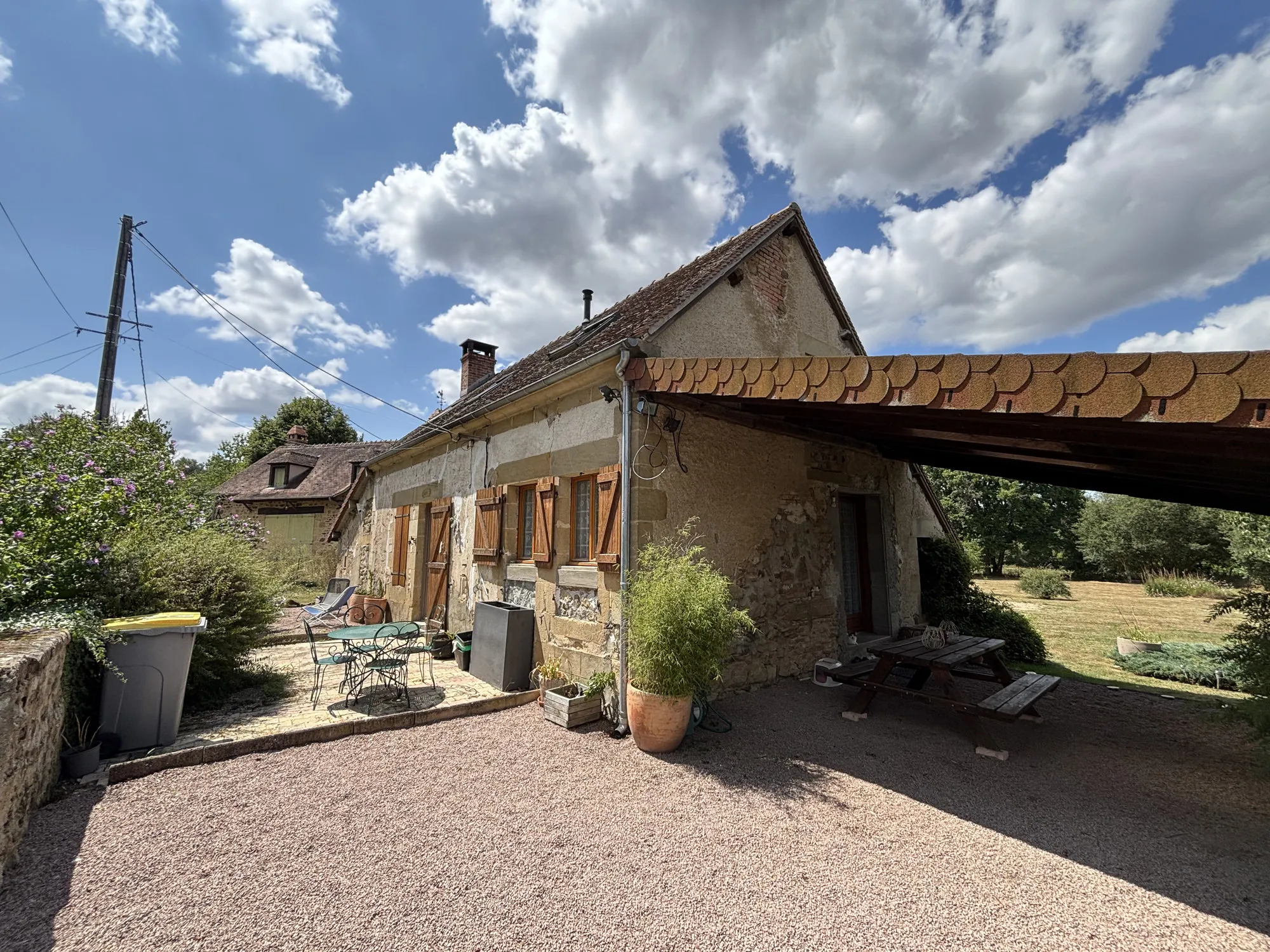 Maison de campagne à vendre à Buxières-les-Mines avec grand terrain et vue paisible