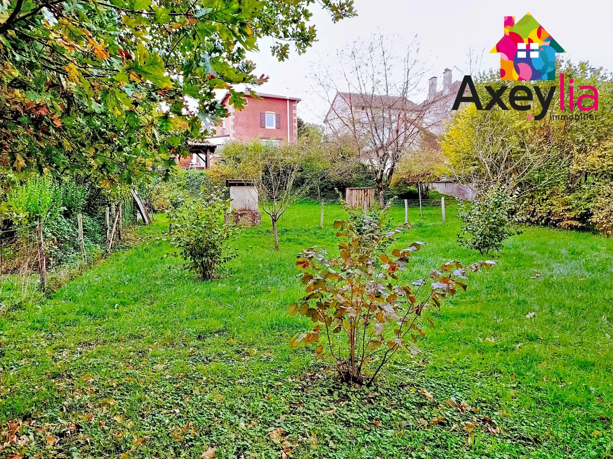 Maison en pierre avec 4 chambres à Saint Denis de Cabanne, grand terrain et vue panoramique
