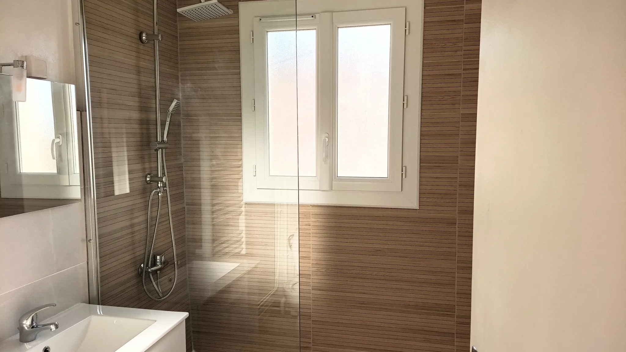 Appartement F2 rénové avec balcons et vue rivière à Amélie-les-Bains 