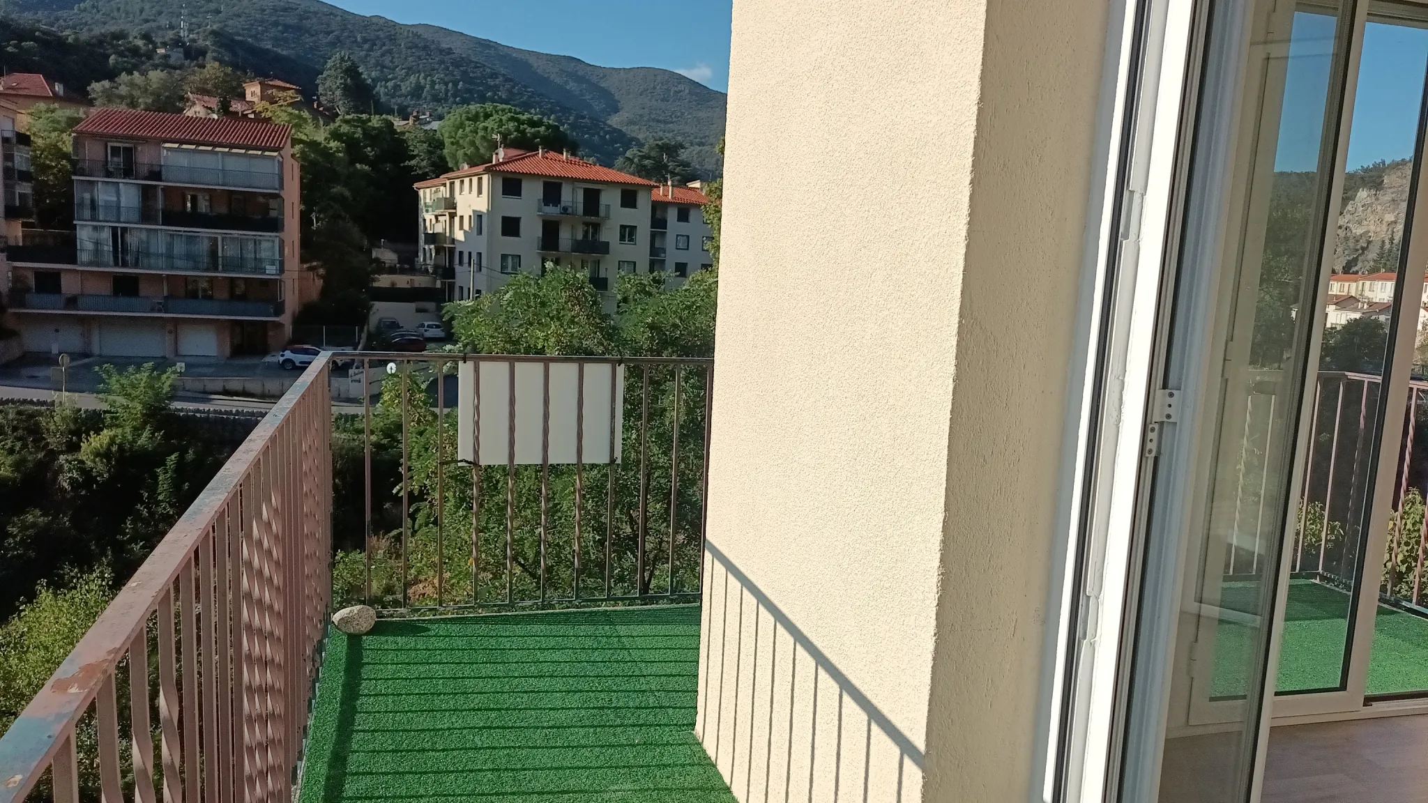 Appartement F2 rénové avec balcons et vue rivière à Amélie-les-Bains 