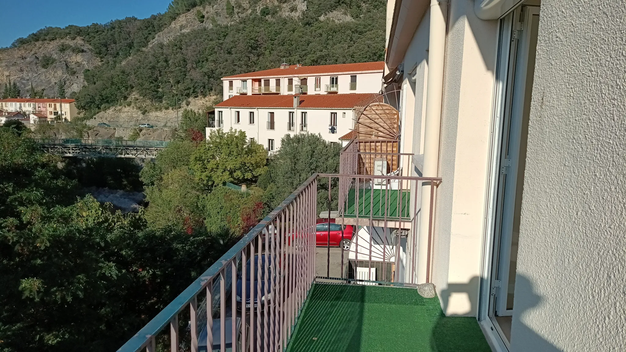 Appartement F2 rénové avec balcons et vue rivière à Amélie-les-Bains