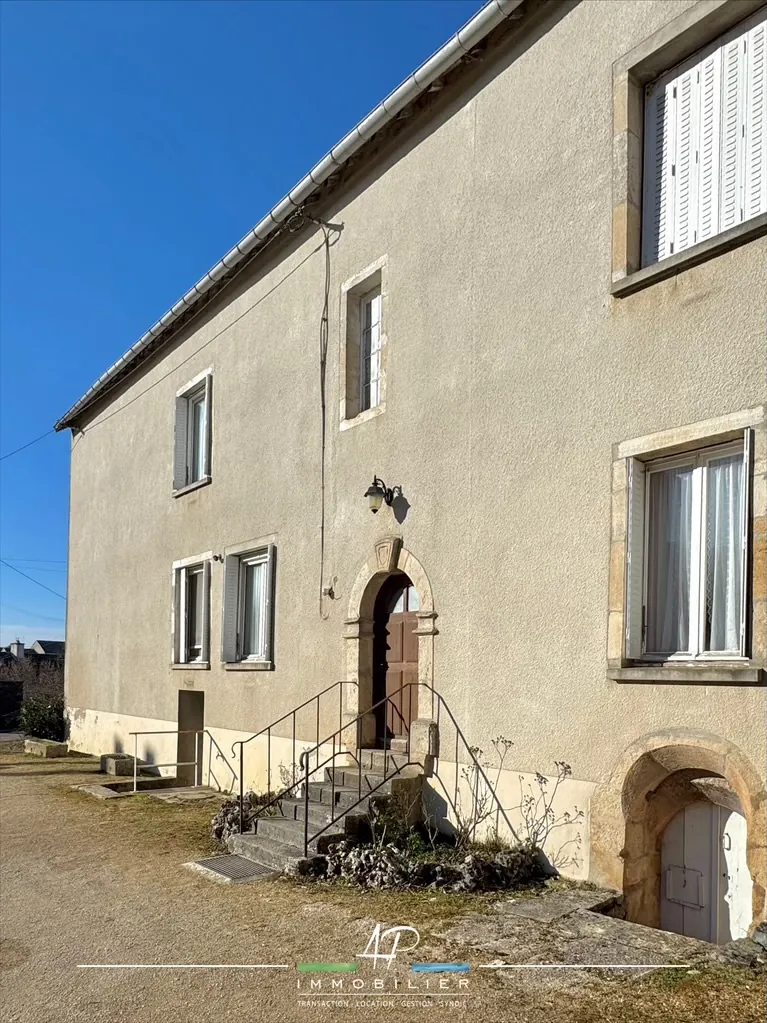 Vaste maison ancienne avec potentiel à Francheville, 6 chambres, jardin de 570 m² 