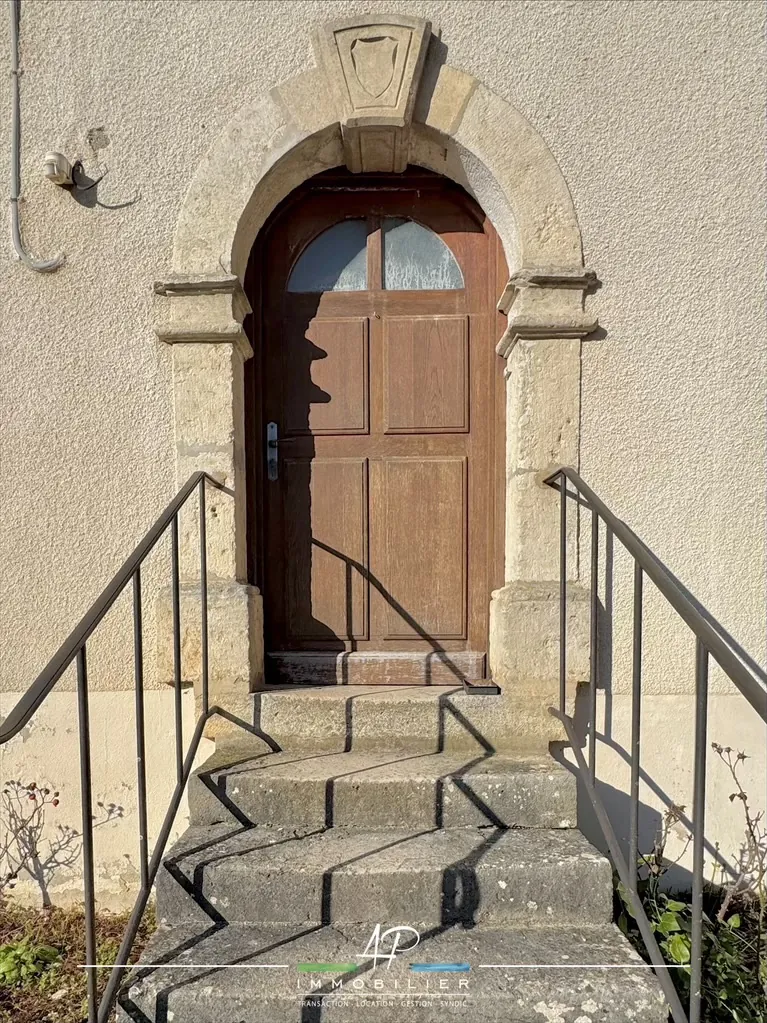 Vaste maison ancienne avec potentiel à Francheville, 6 chambres, jardin de 570 m² 