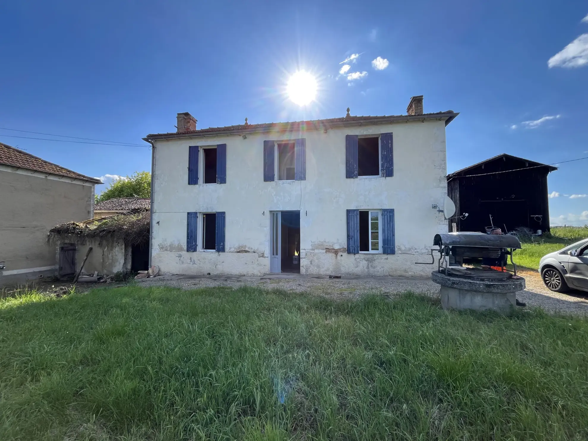 Maison en pierre à rénover à Auros (33) - Potentiel et dépendances