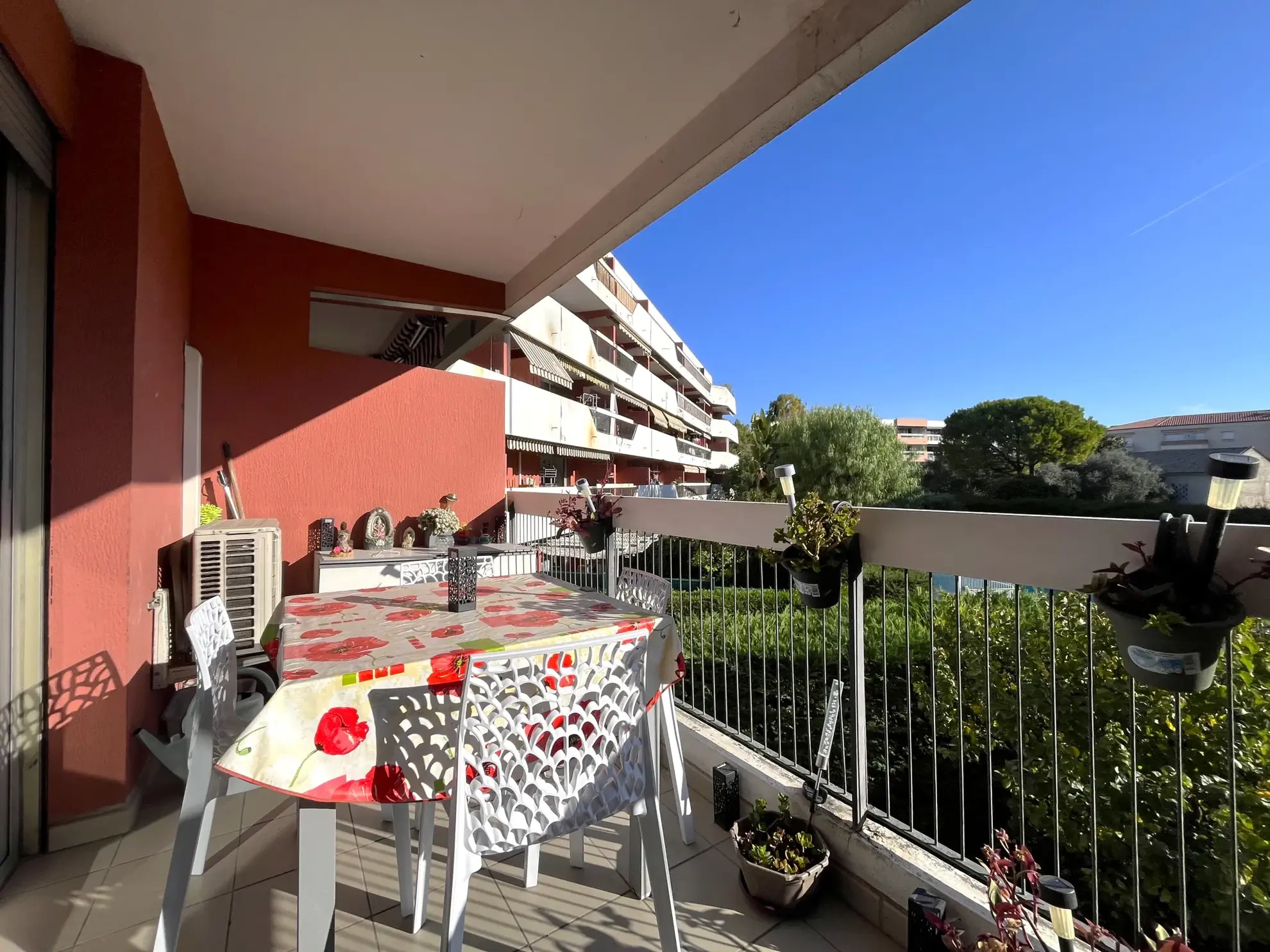 Appartement 2 pièces avec terrasse, parking et piscine à Cagnes-sur-Mer