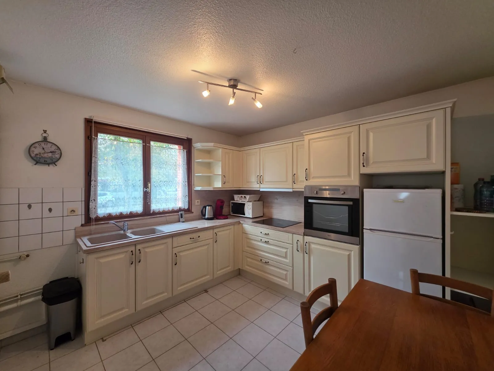 Appartement de plain-pied à Altkirch avec deux chambres, garage et balcon