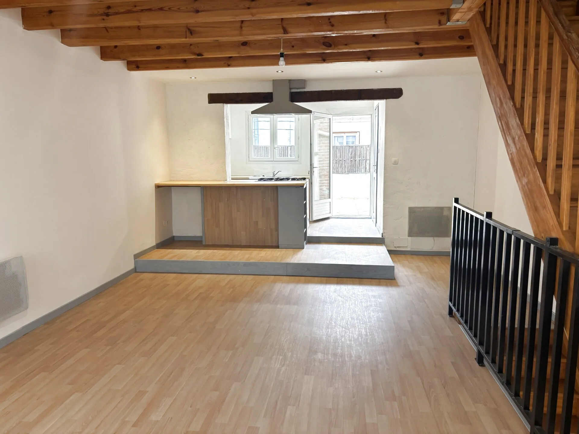 Maison de ville rénovée avec terrasse et garage à Perpignan