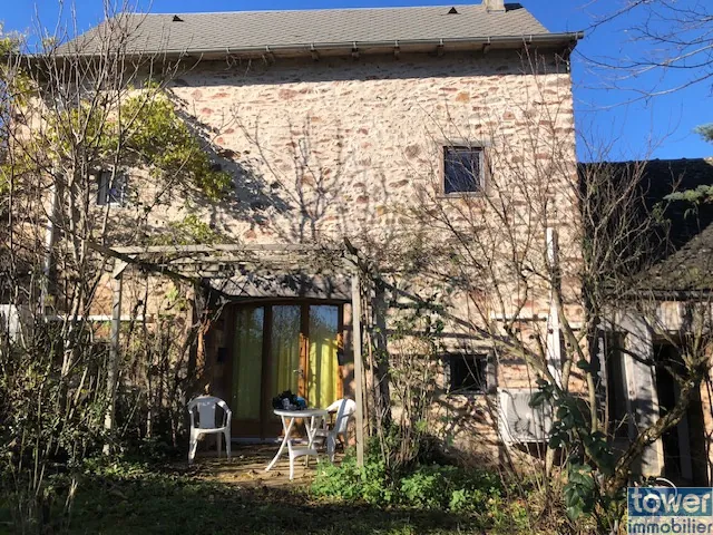 Magnifique maison en pierre de 165 m² avec vue sur la campagne à Rignac