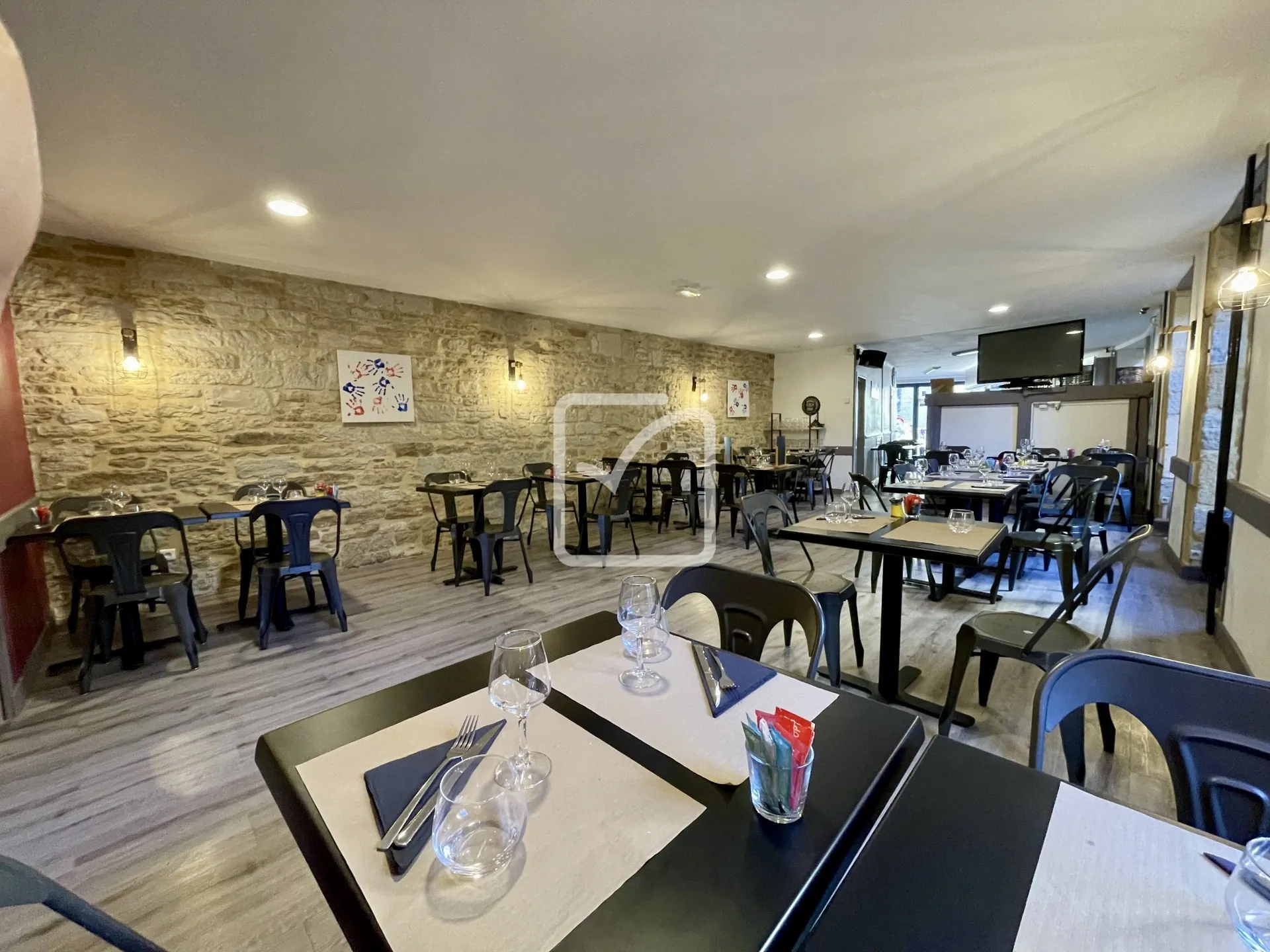 Vente ensemble immobilier et commercial à Salviac, potentiel hôtel-restaurant dans le Lot