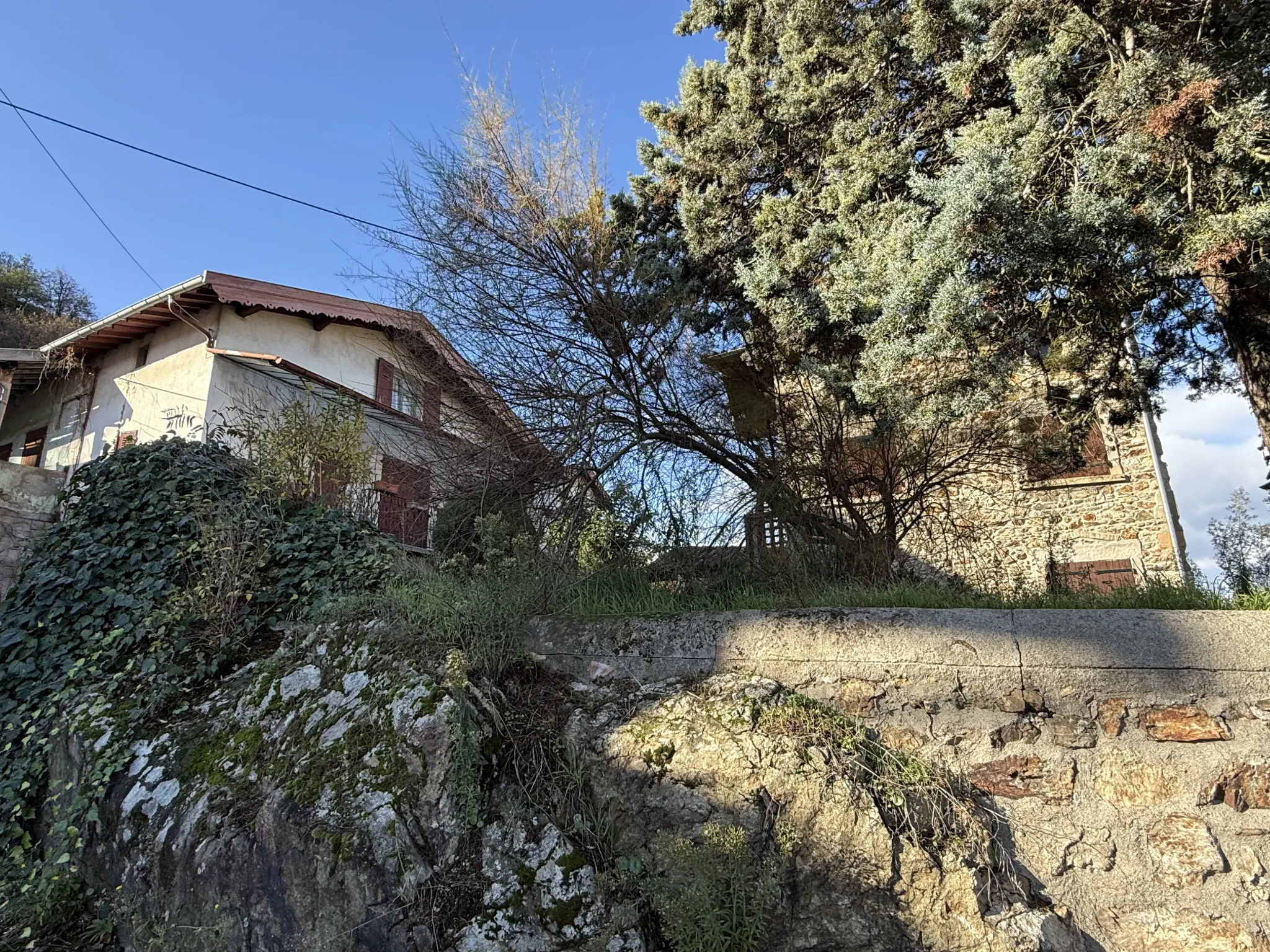 Maison ancienne à rénover à Saint-Romain-en-Gal, 99 m² sur terrain de 592 m² 