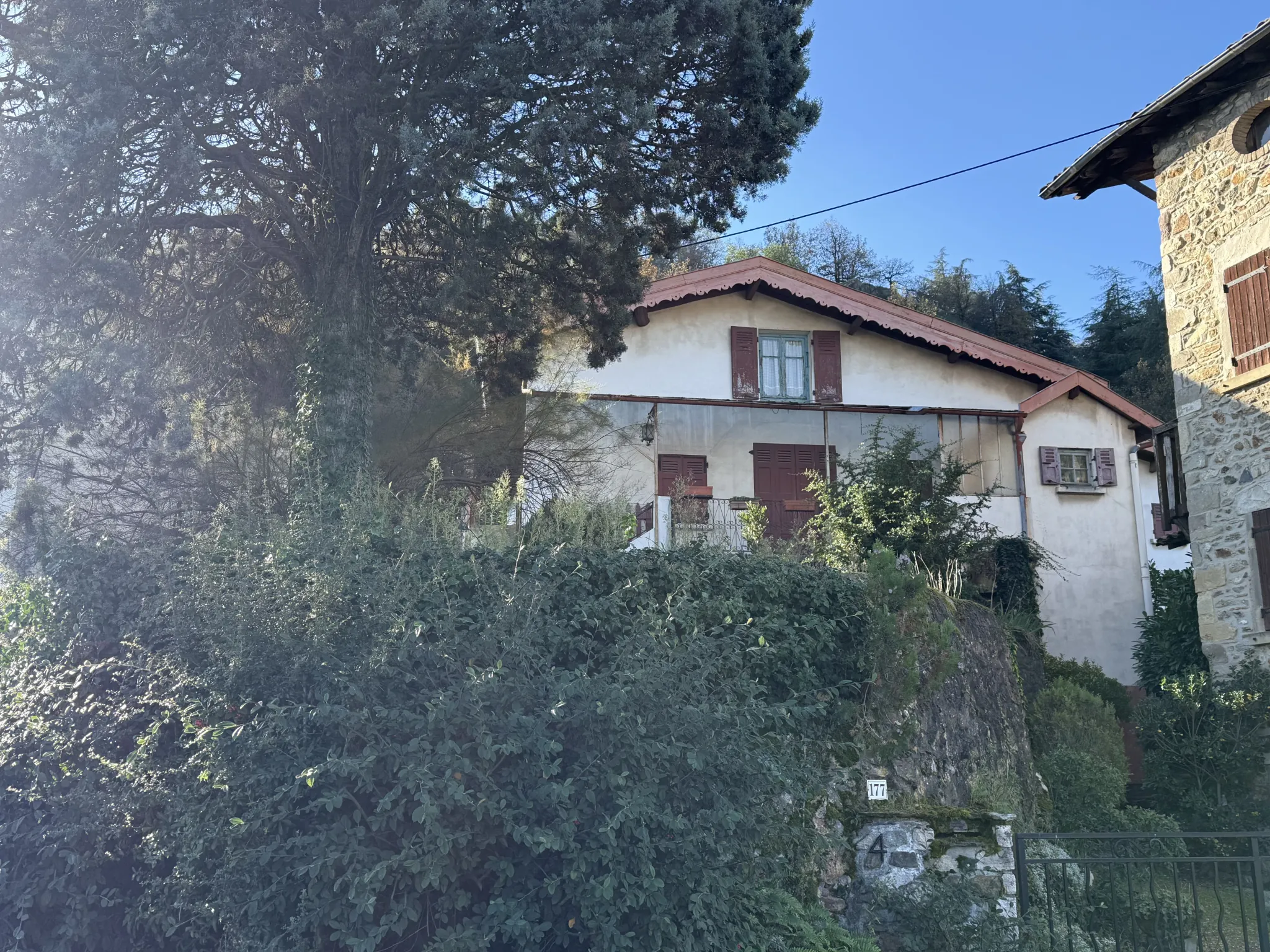 Maison ancienne à rénover à Saint-Romain-en-Gal, 99 m² sur terrain de 592 m²