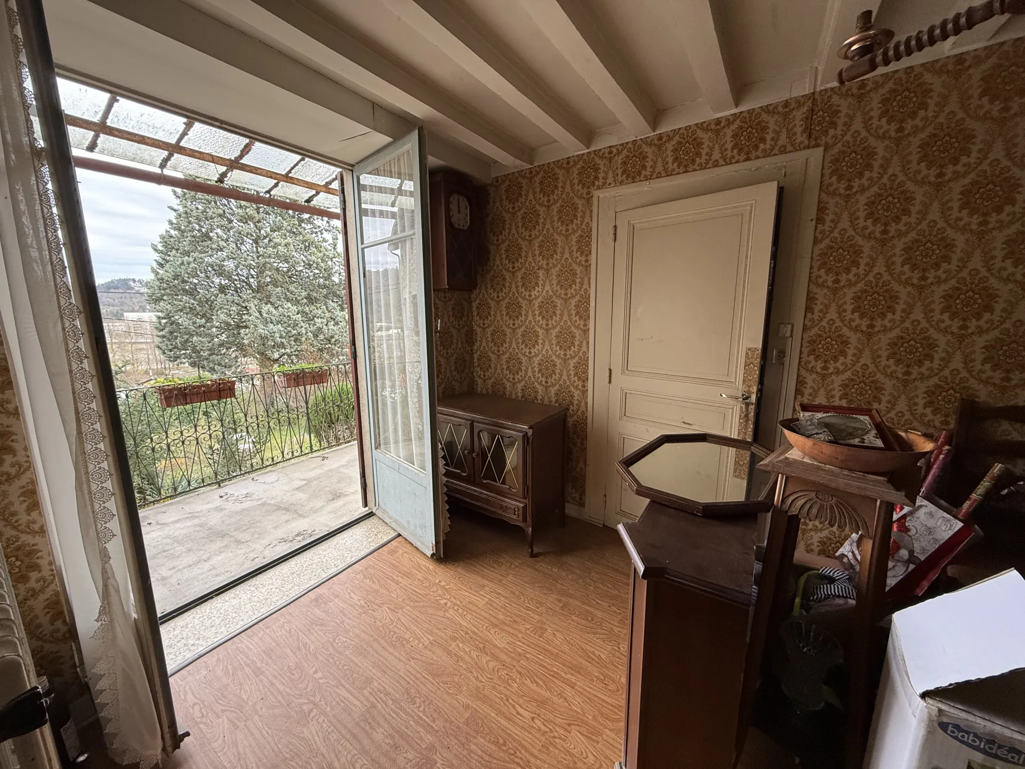 Maison ancienne à rénover à Saint-Romain-en-Gal, 99 m² sur terrain de 592 m² 