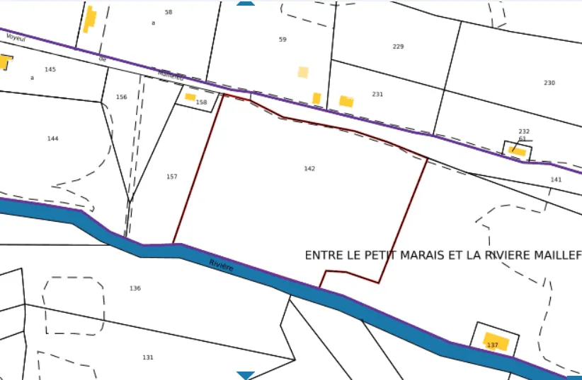 Terrain de loisir de plus de 7 000 m² à Mareuil-Caubert en bordure de rivière 