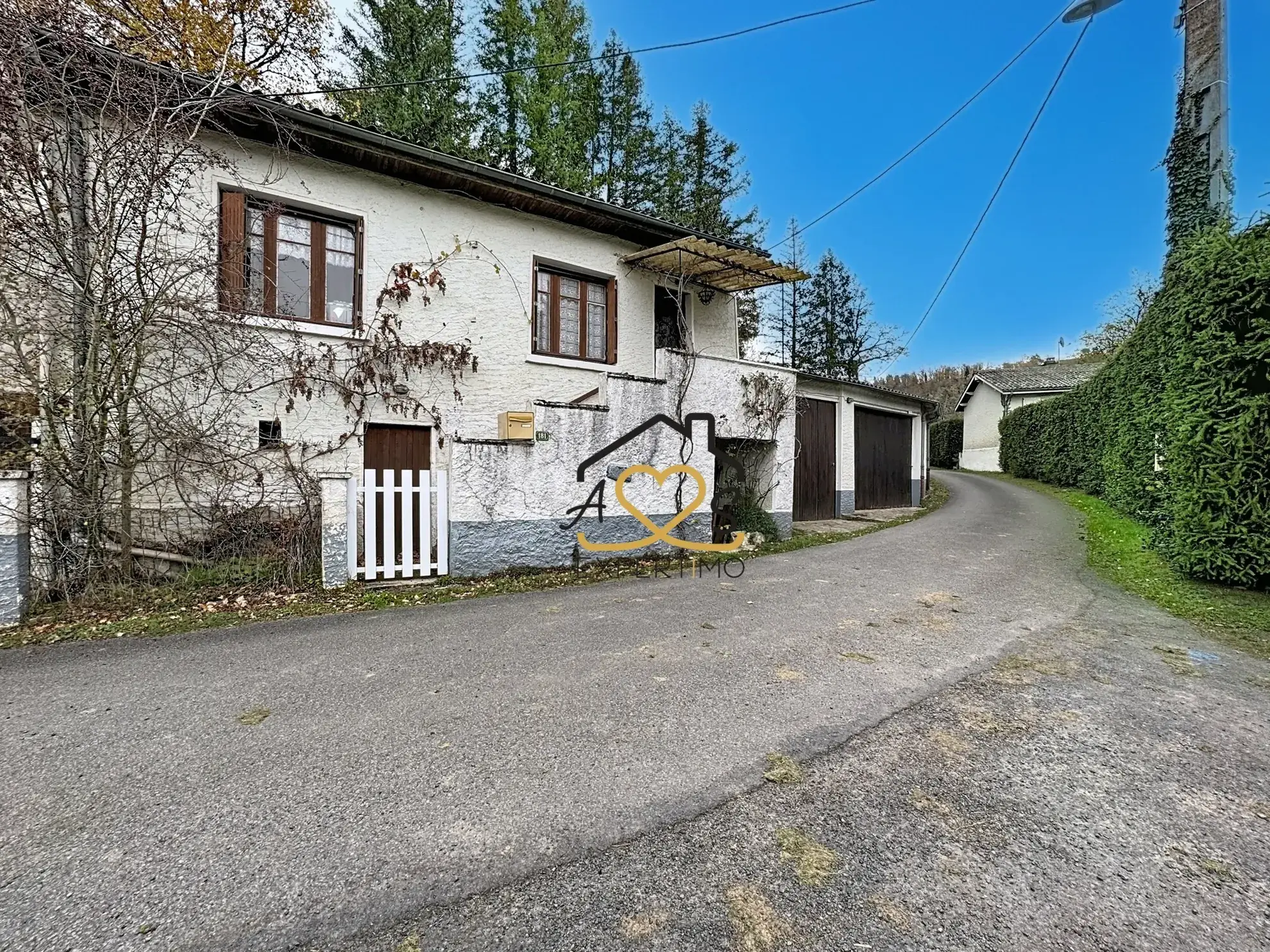 Maison de campagne avec dépendances et parcelles boisées à Saint Dier d’Auvergne