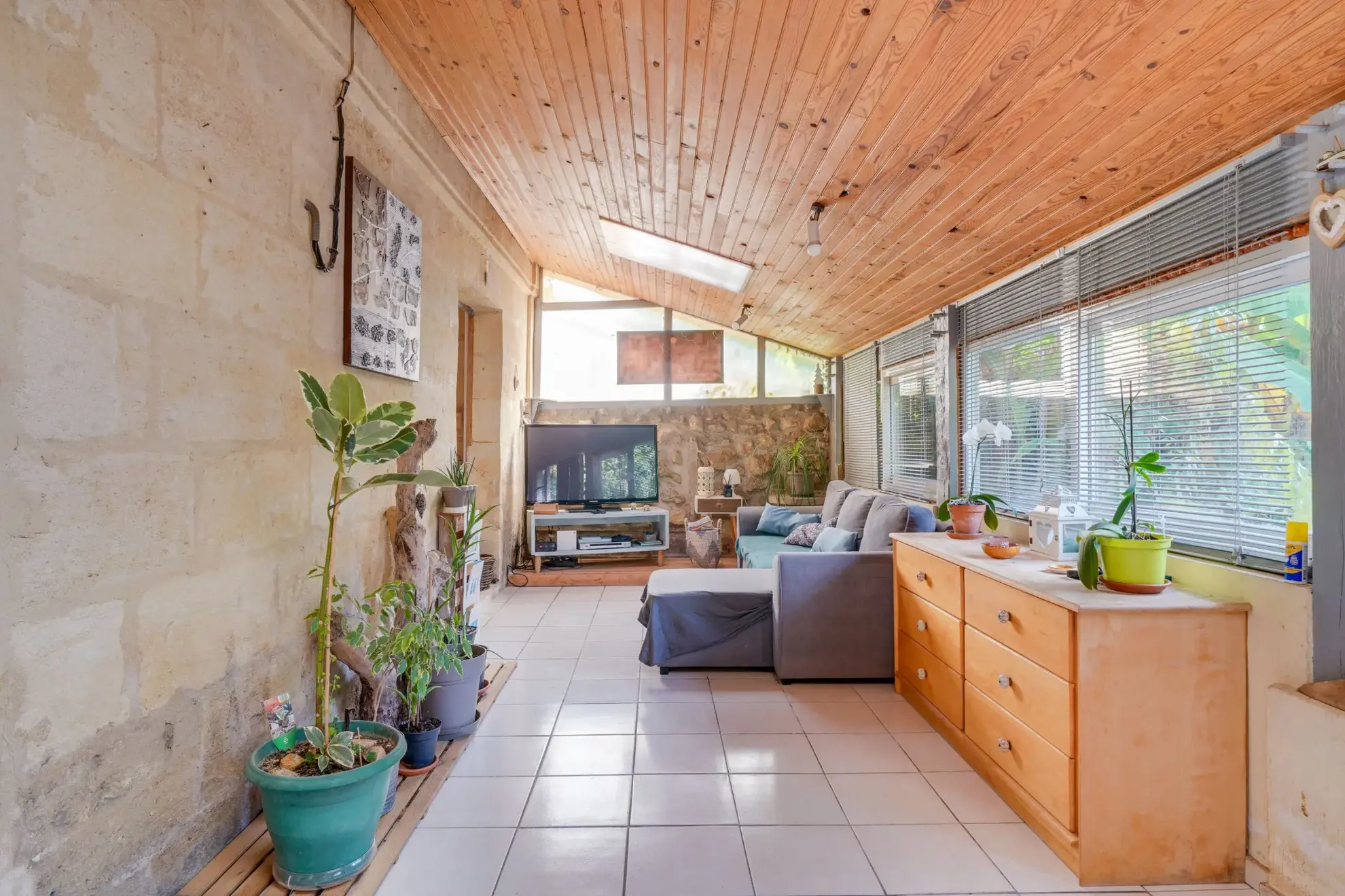 Pavillon de Plain Pied Calme avec 4 Chambres à Grandru 