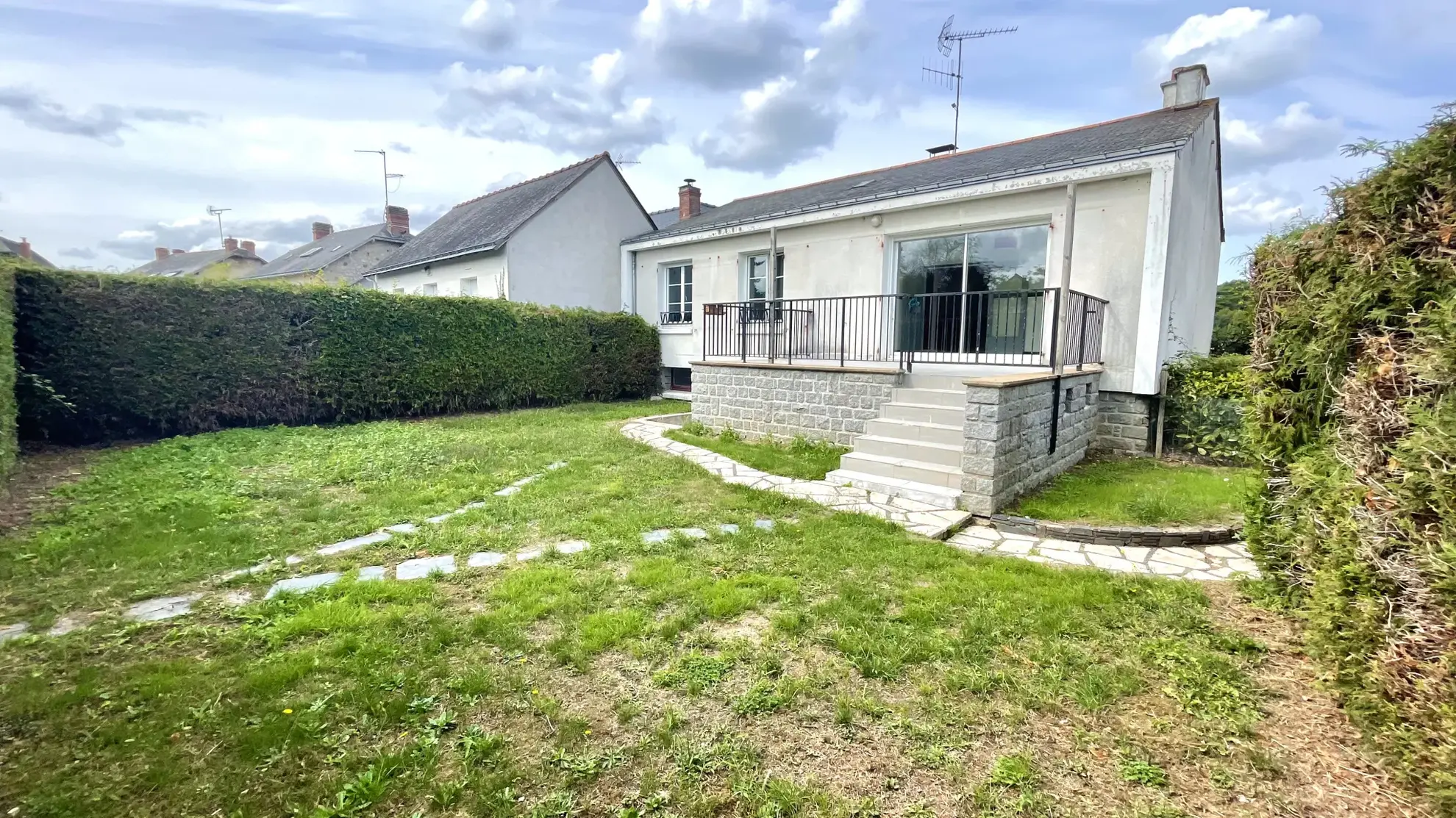 Maison à vendre à Segré-en-Anjou Bleu - 80 m² avec grand sous-sol sur terrain de 780 m²
