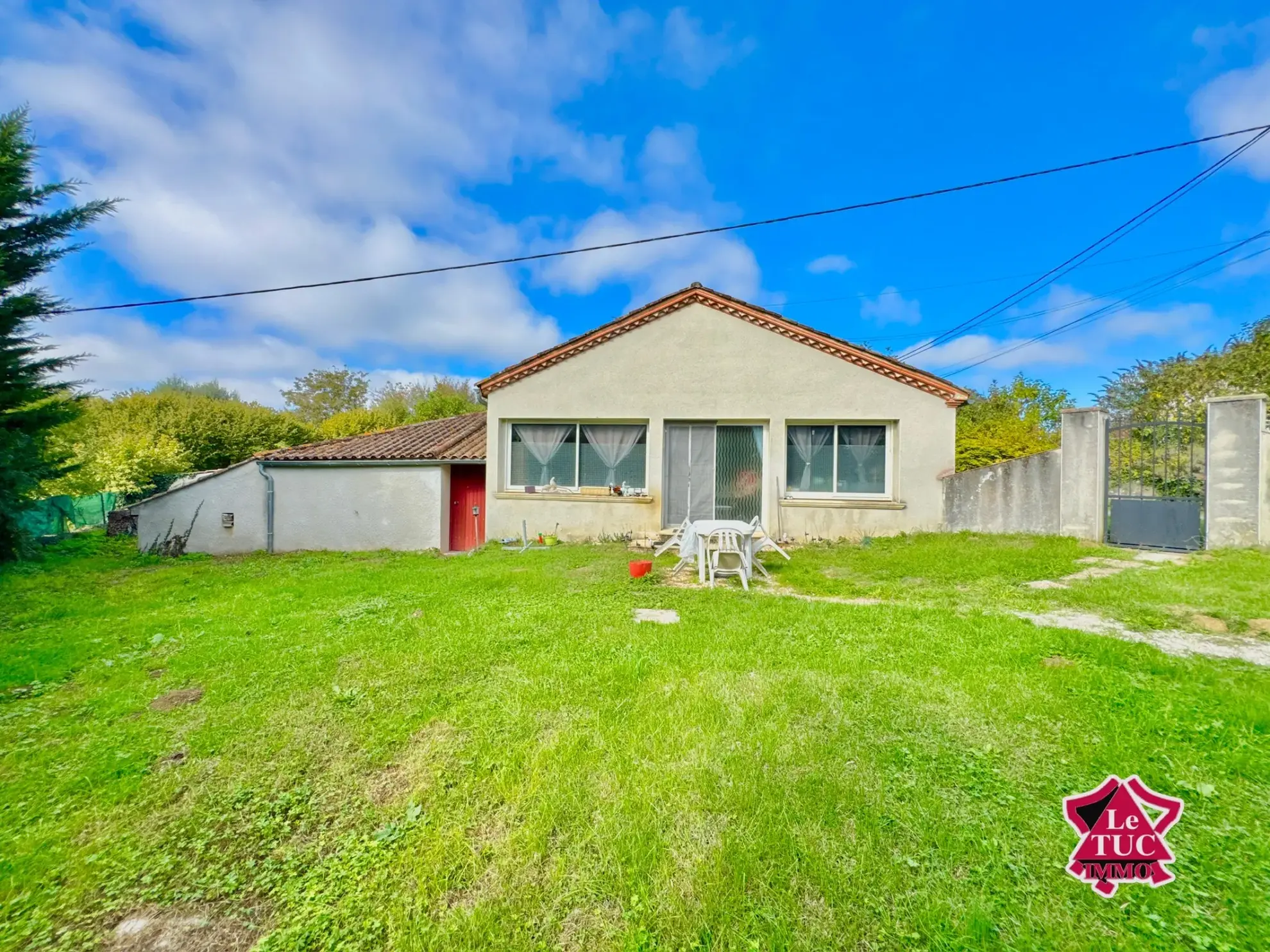 Belle maison en pierre avec jardin et dépendances à Massoules