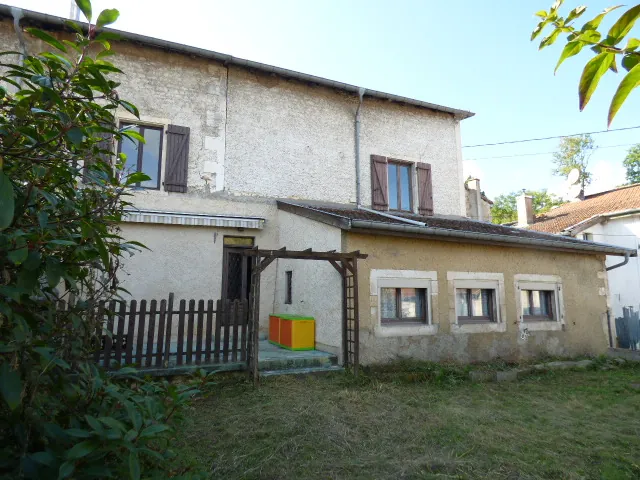Maison familiale à Vaucouleurs avec jardin, garage et vue panoramique