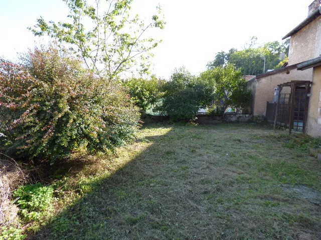 Maison familiale à Vaucouleurs avec jardin, garage et vue panoramique 