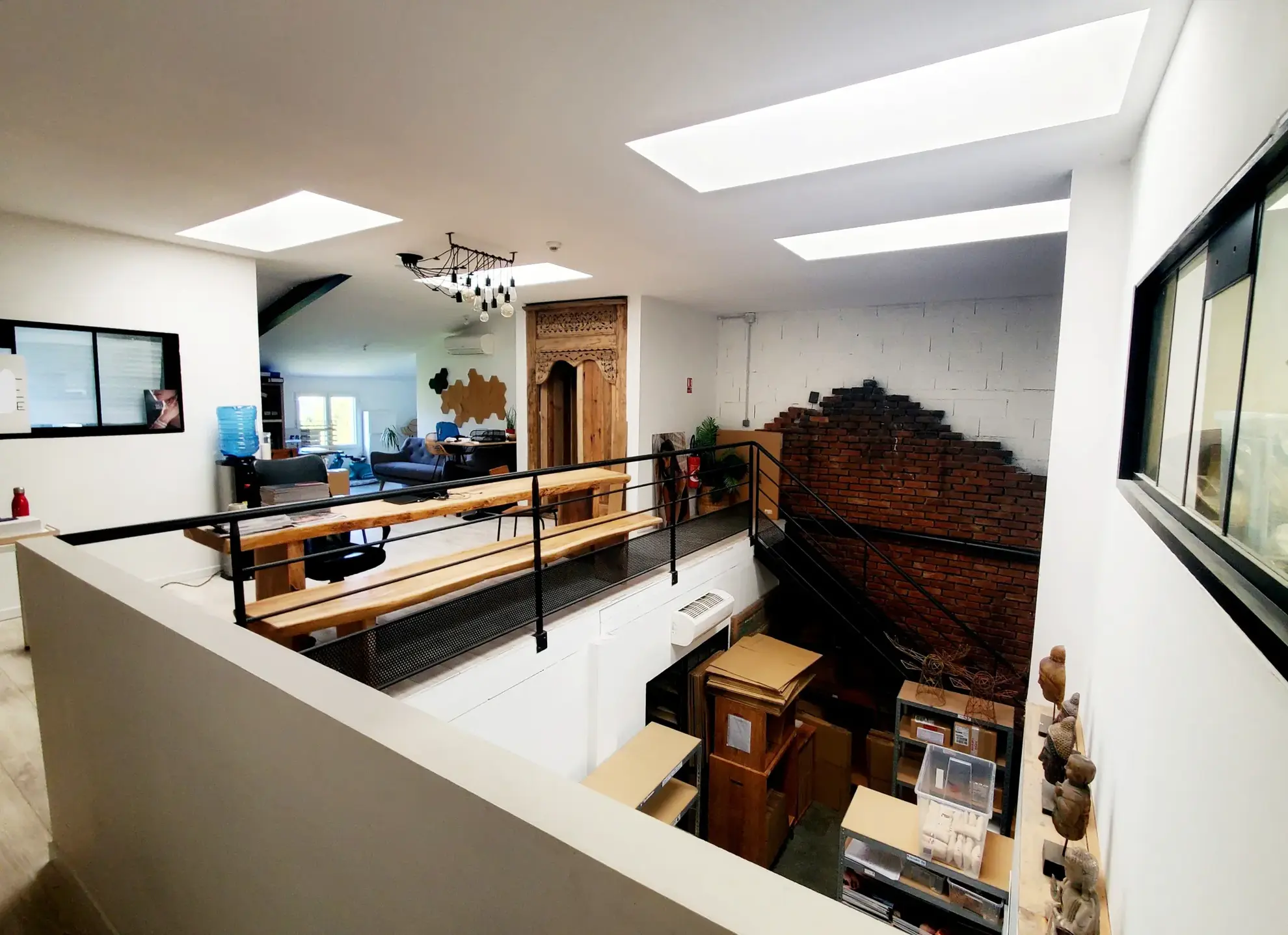 Local professionnel à Eguilles de 189 m² pour activité commerciale ou en ligne