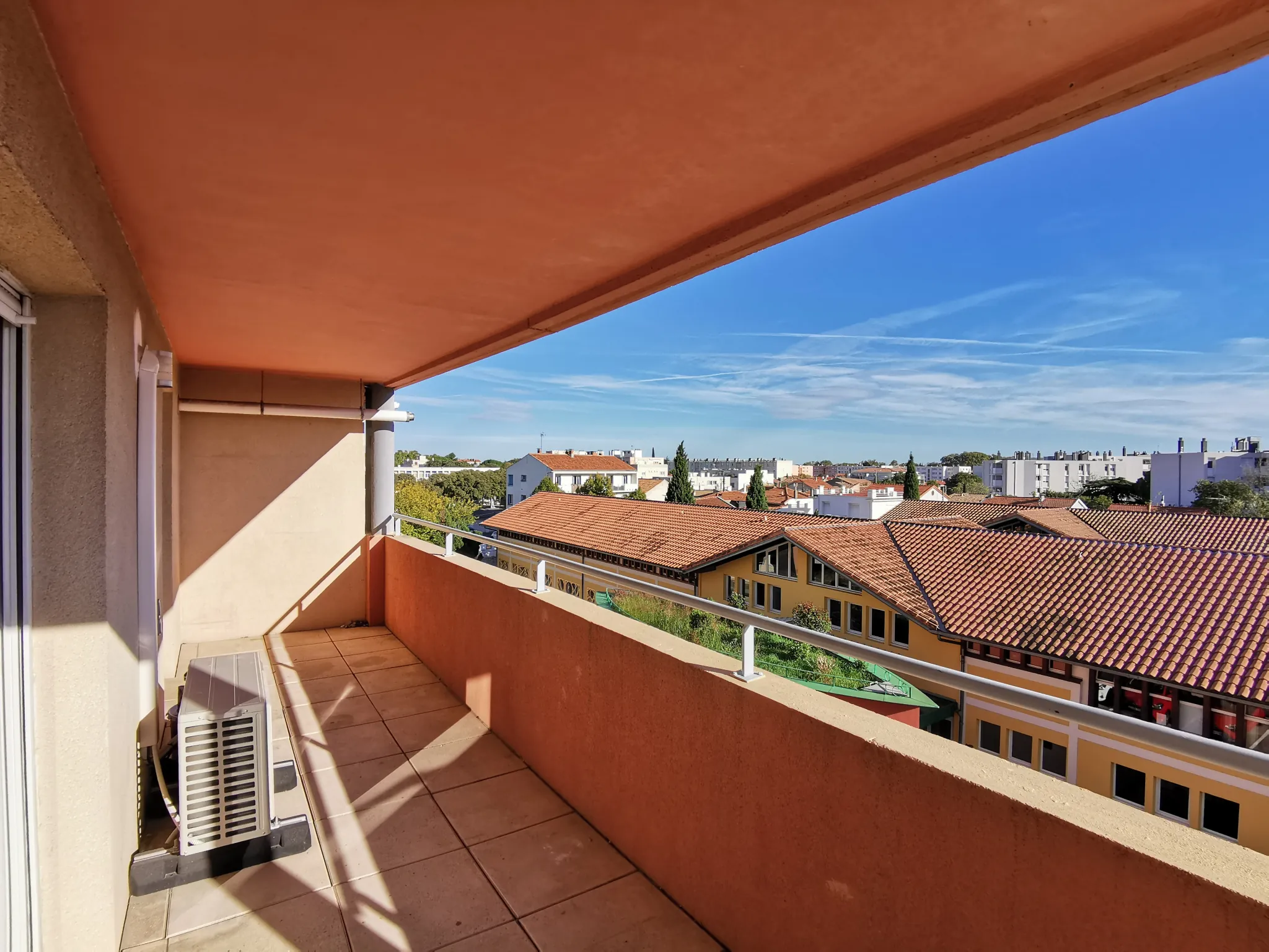 Appartement 3 pièces loué avec terrasse et parking à Nîmes - Investissement rentable