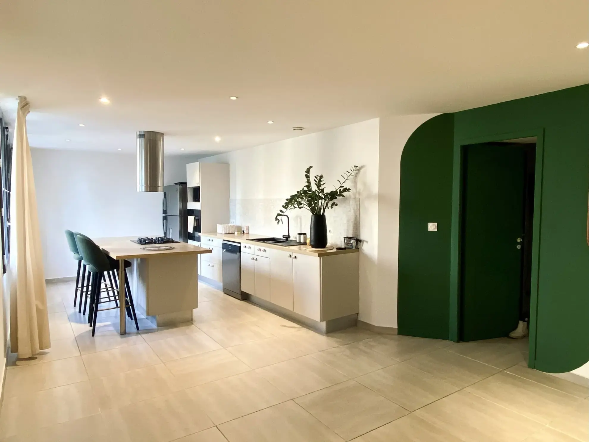 Maison 168 m² avec 5 chambres, cour, combles aménageables, proche Saint-Donat et Tain-l’Hermitage