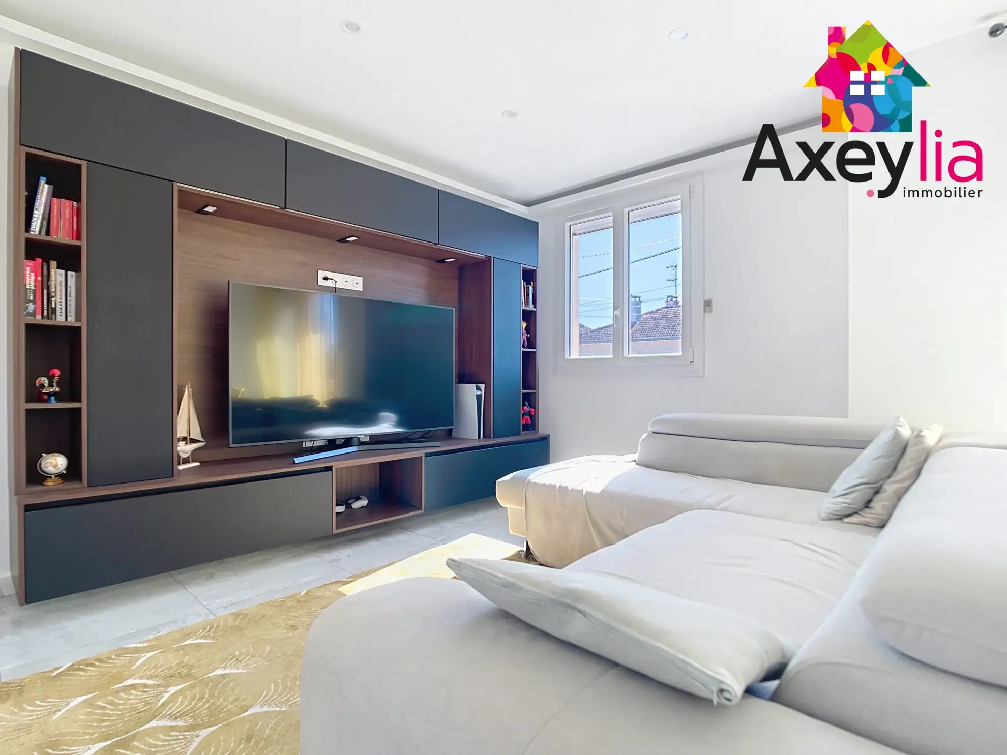 Maison rénovée à Mably avec 3 chambres, bureau, garage et grand terrain clos