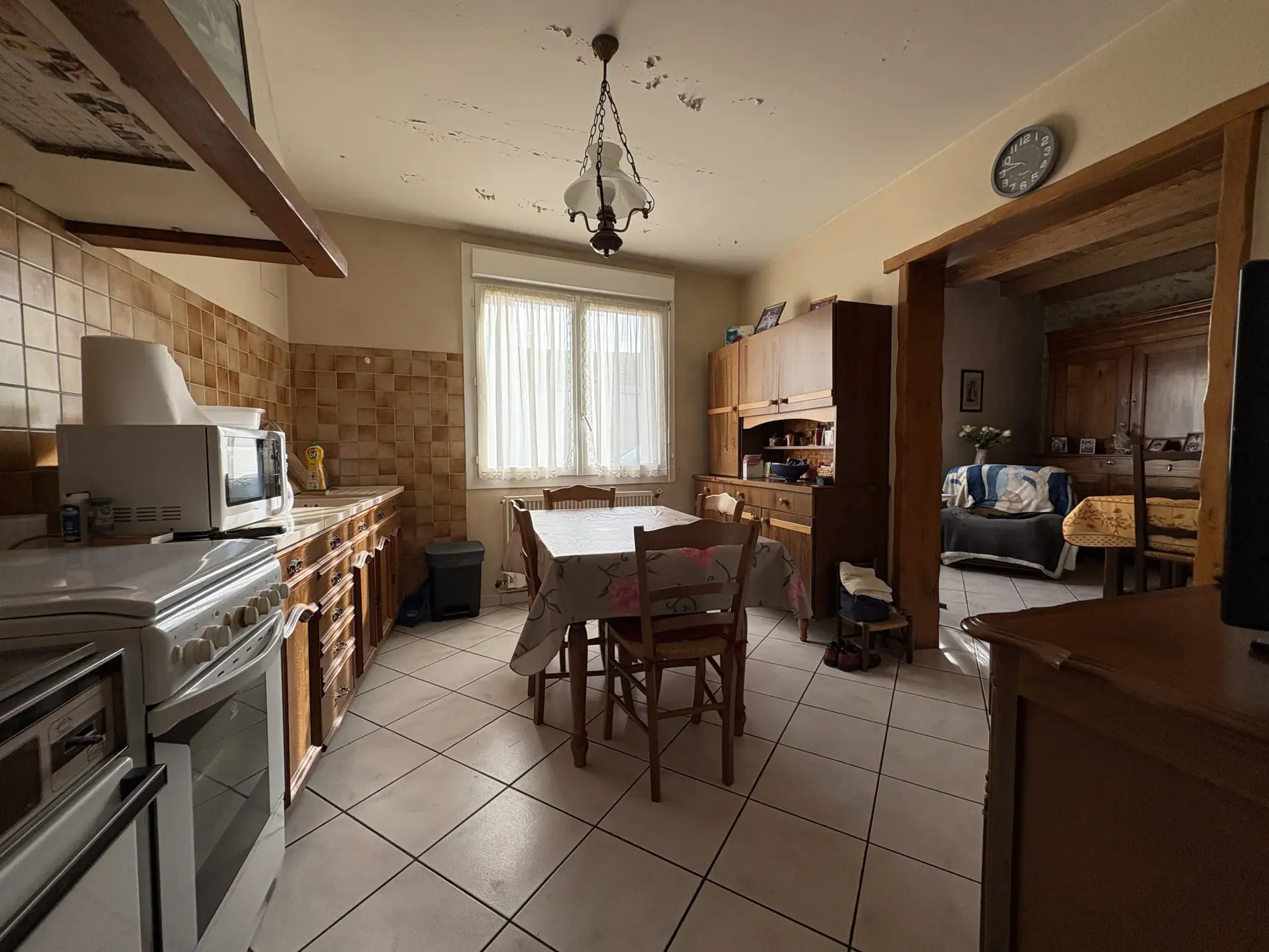 Maison d'époque avec deux logements au cœur de L’Éguille – Potentiel à exploiter 