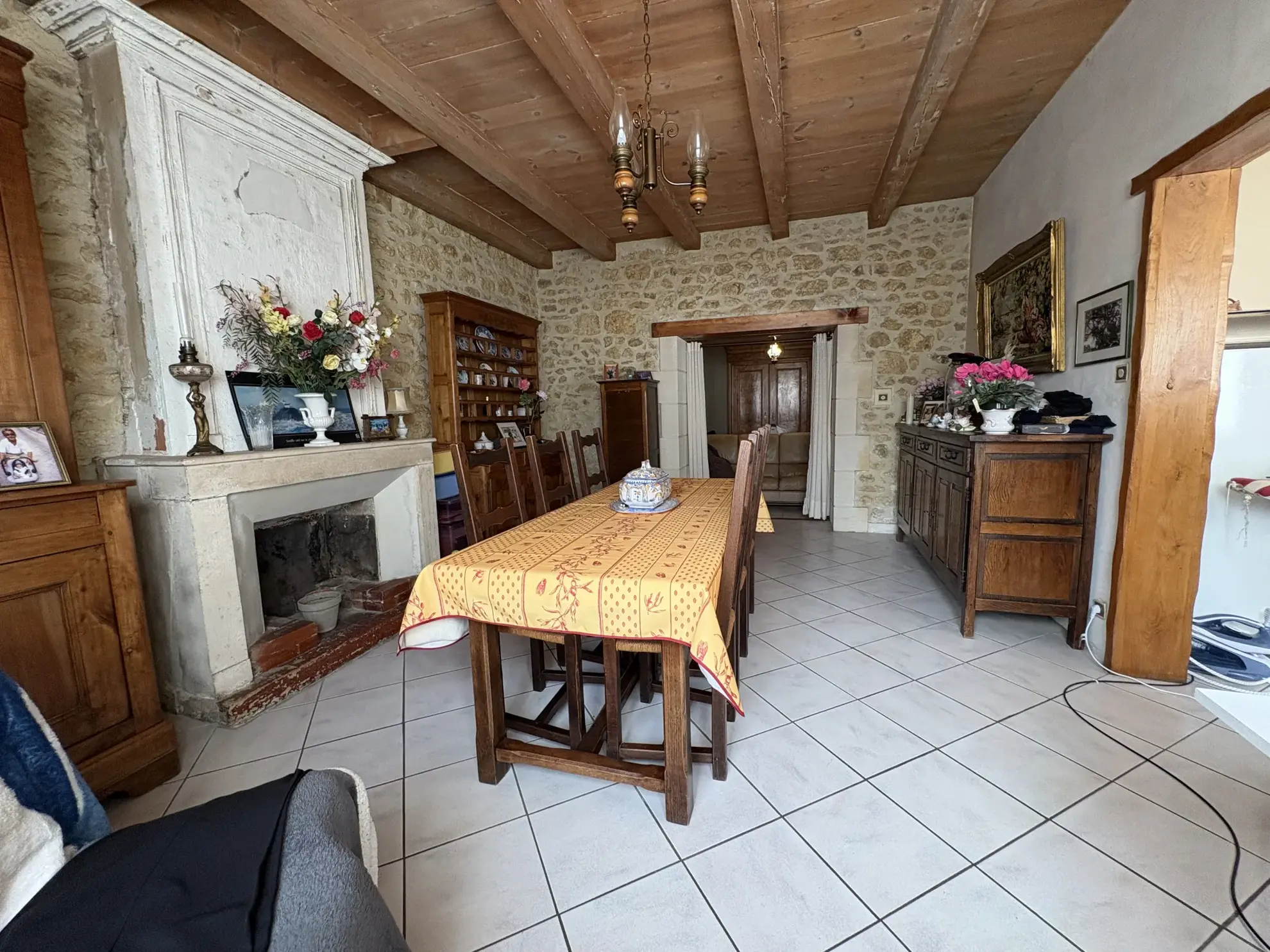 Maison d'époque avec deux logements au cœur de L’Éguille – Potentiel à exploiter