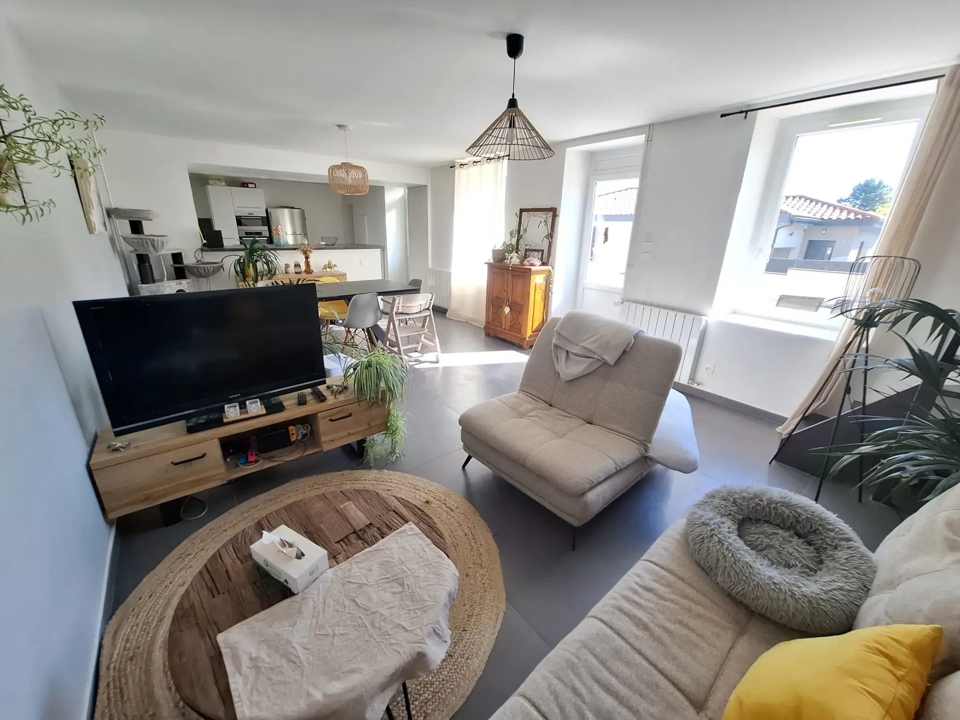 Maison de ville rénovée à Vienne – 3 chambres, terrasse, emplacement privilégié 