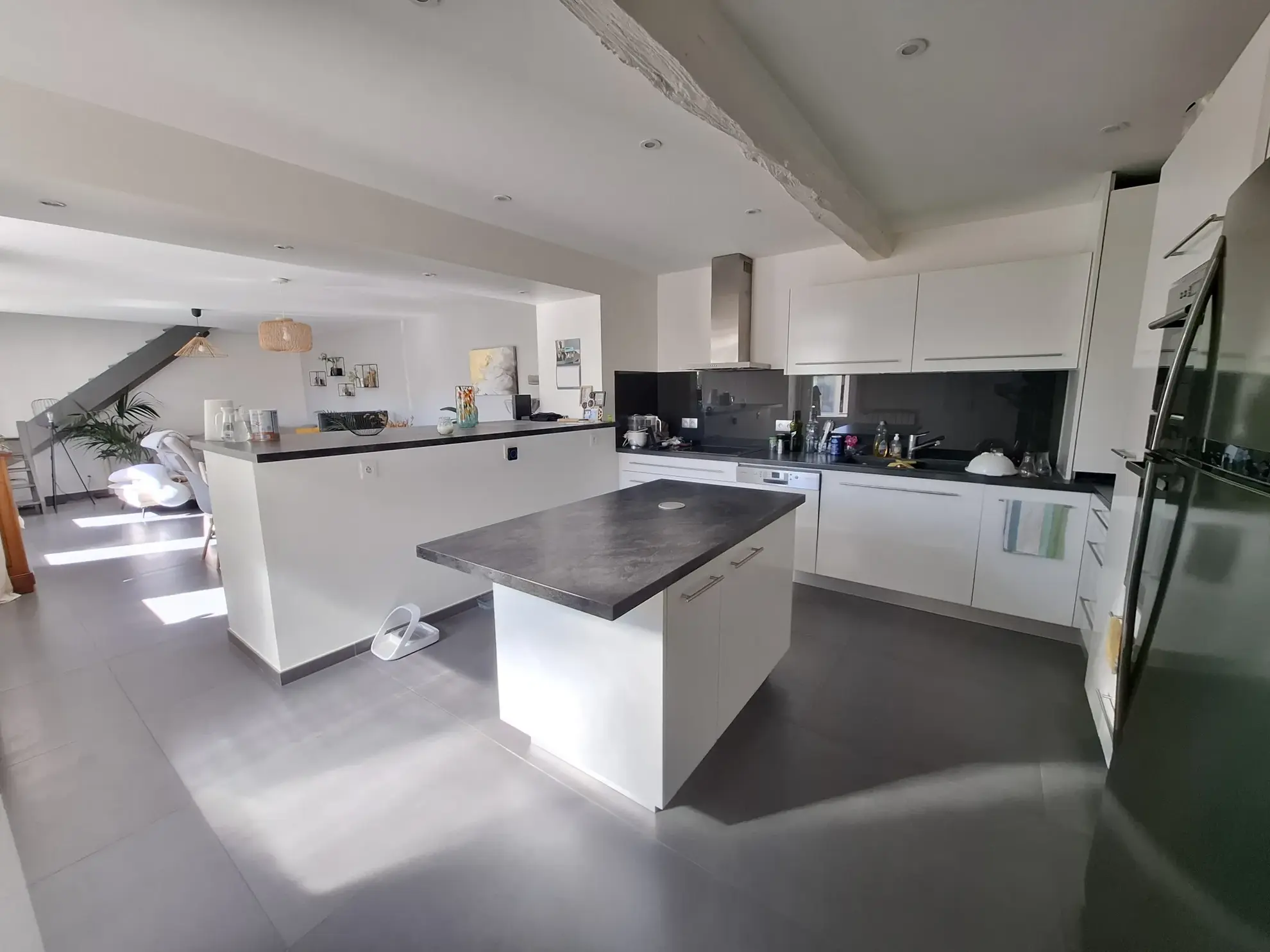 Maison de ville rénovée à Vienne – 3 chambres, terrasse, emplacement privilégié 