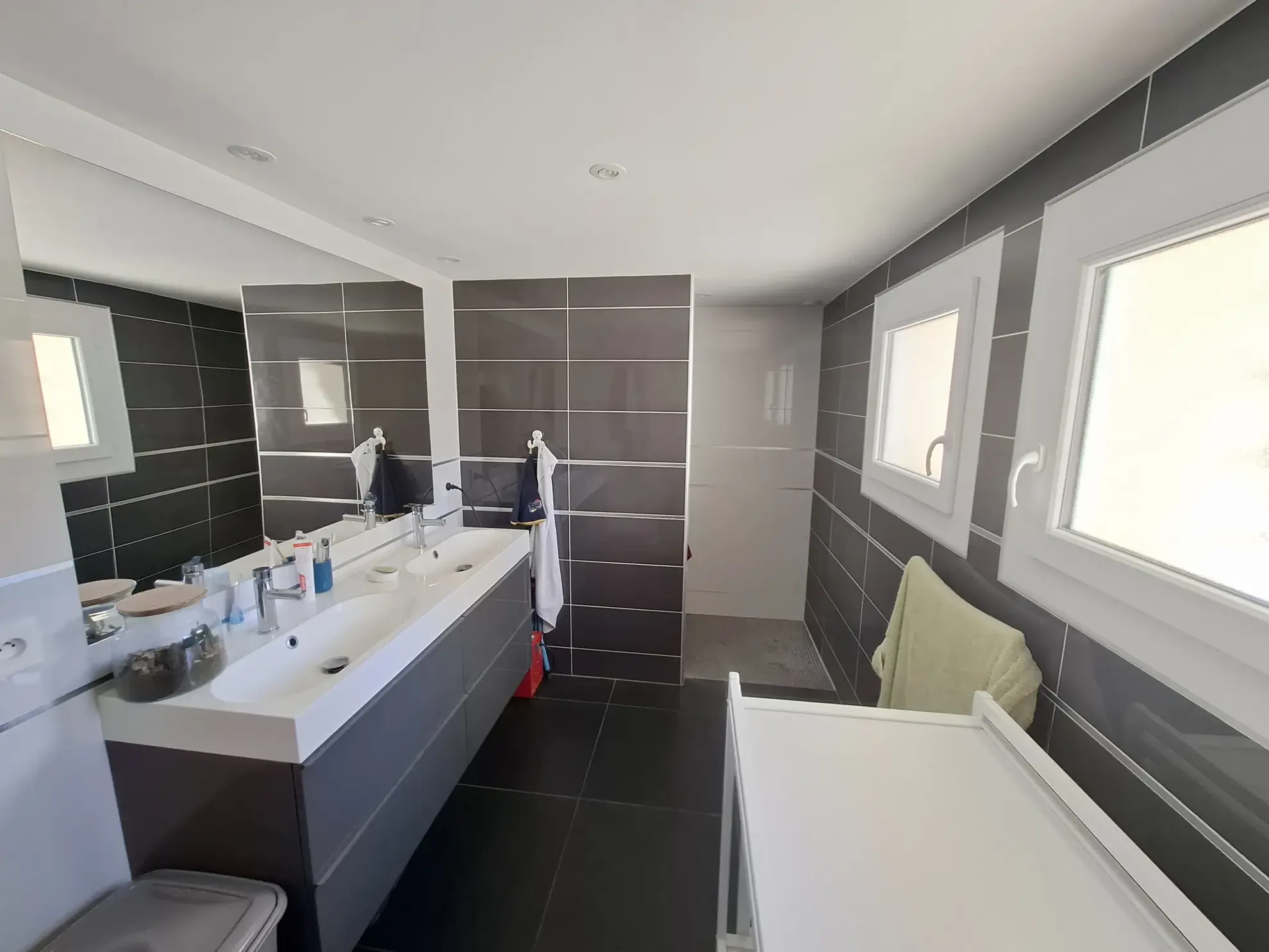 Maison de ville rénovée à Vienne – 3 chambres, terrasse, emplacement privilégié 