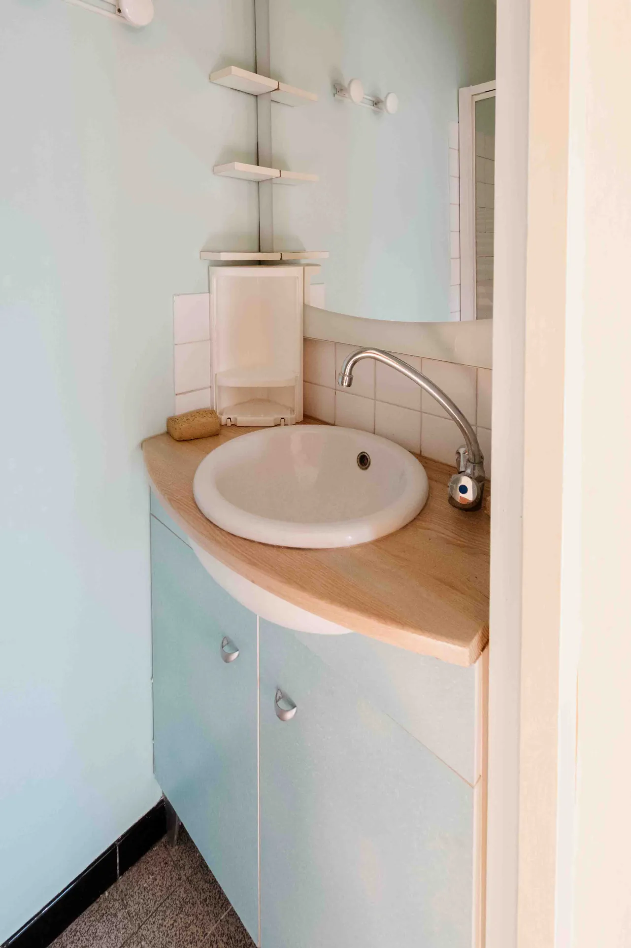 Maison de ville à Pontarlier proche centre à rénover entièrement - 83,62 m² 