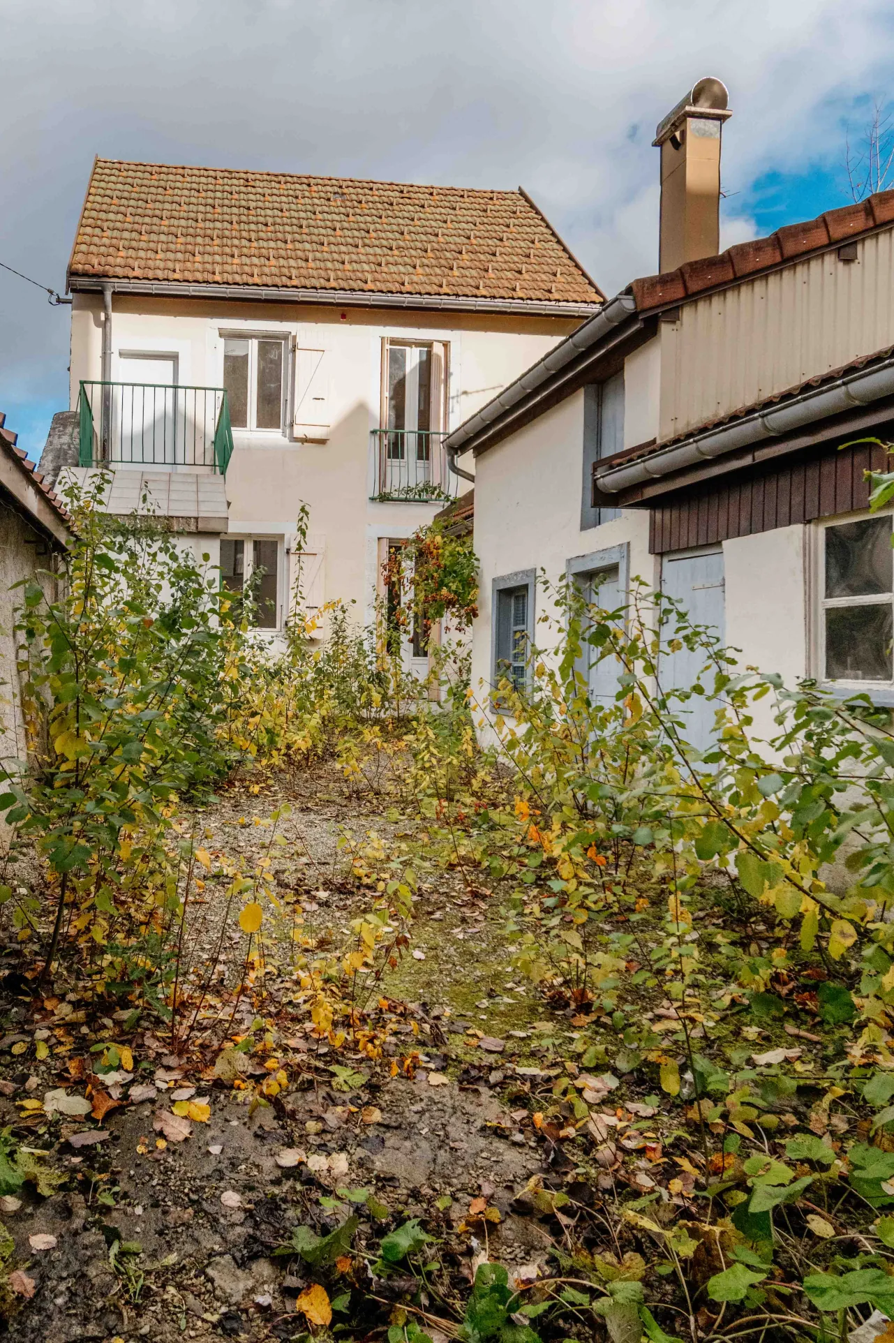 Maison de ville à Pontarlier proche centre à rénover entièrement - 83,62 m² 