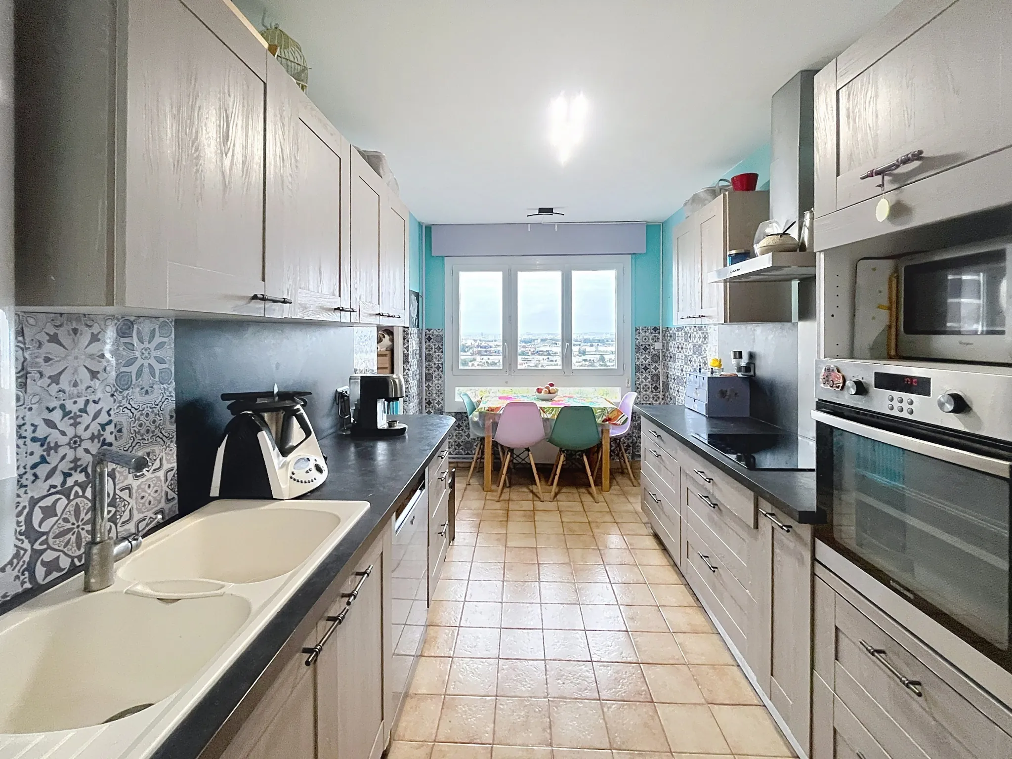 T4 lumineux à Oullins – 77 m², vue dégagée, proche commodités