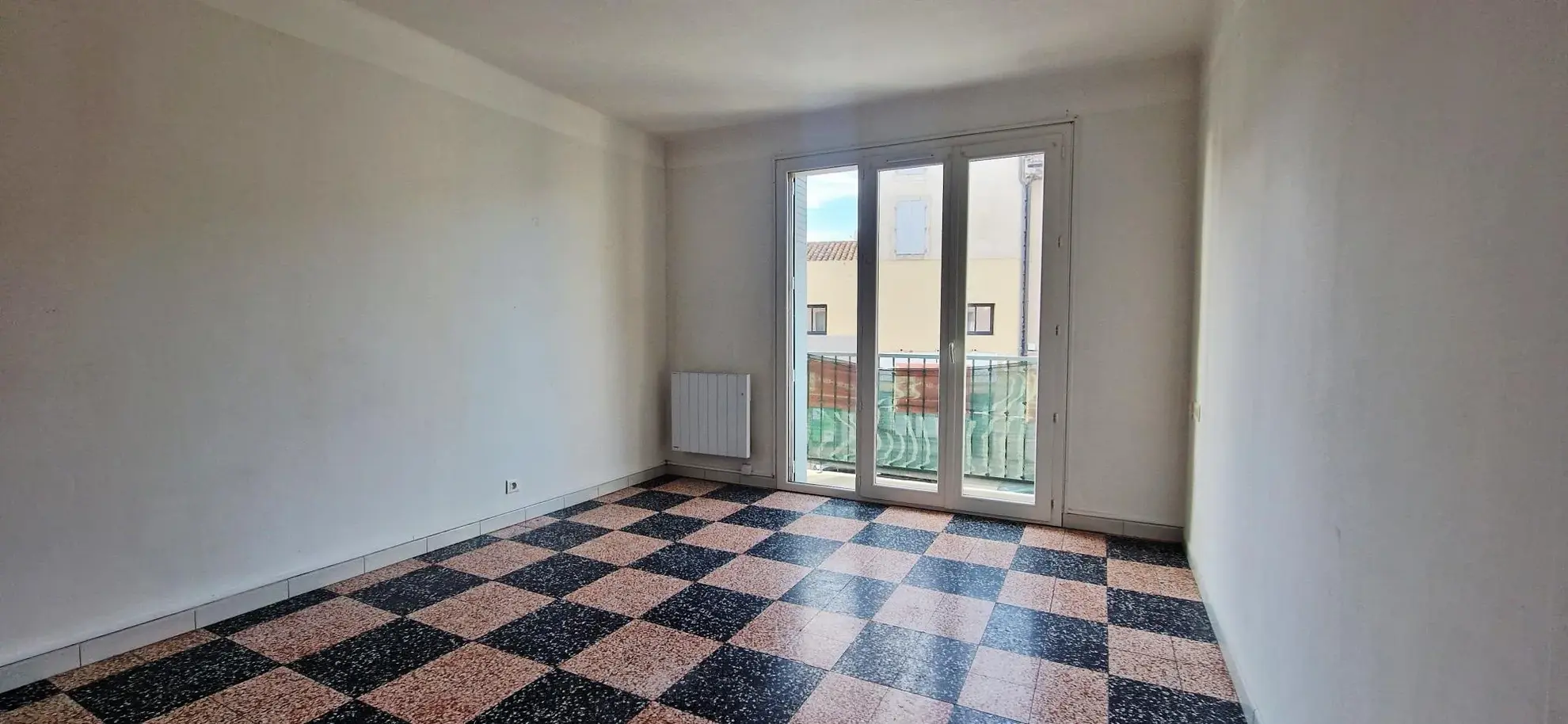Appartement T3 à Bollène avec balcon – Emplacement central, faible consommation énergétique 