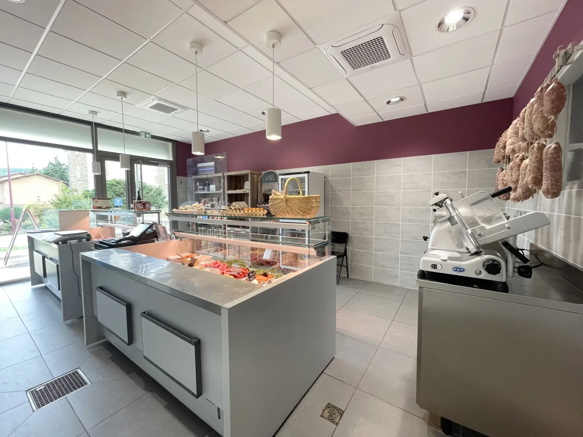 Fonds de commerce en boucherie-charcuterie à vendre à Crepol (26), activité traiteur et épicerie intégrée 