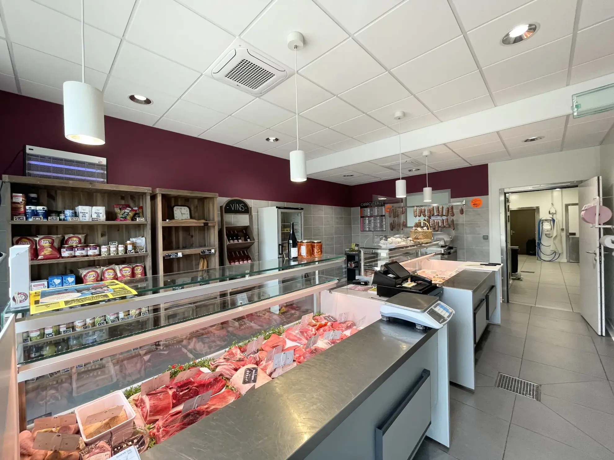 Fonds de commerce en boucherie-charcuterie à vendre à Crepol (26), activité traiteur et épicerie intégrée 