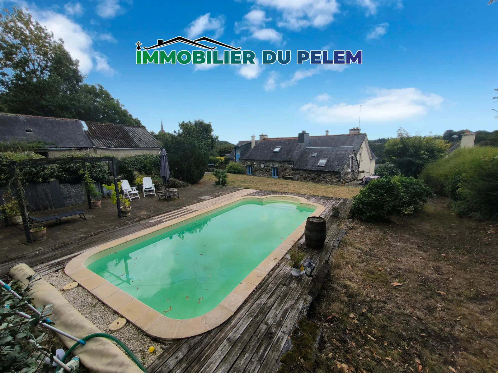 Belle propriété avec gîtes, piscine chauffée et authenticité à Locarn en Centre-Bretagne