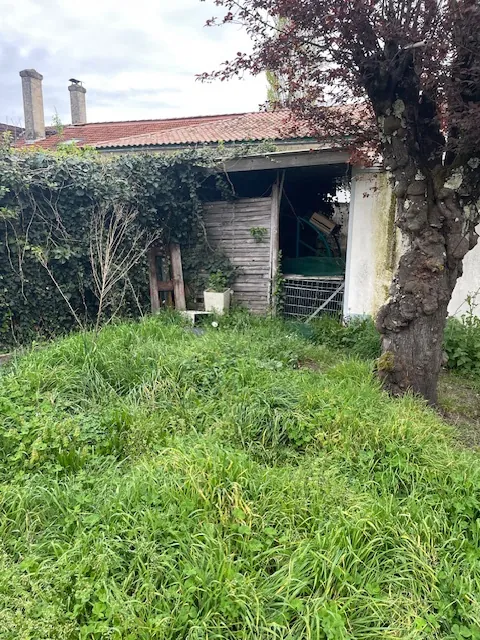 Local commercial de 71 m² à Caudujac avec jardin de 423 m² 