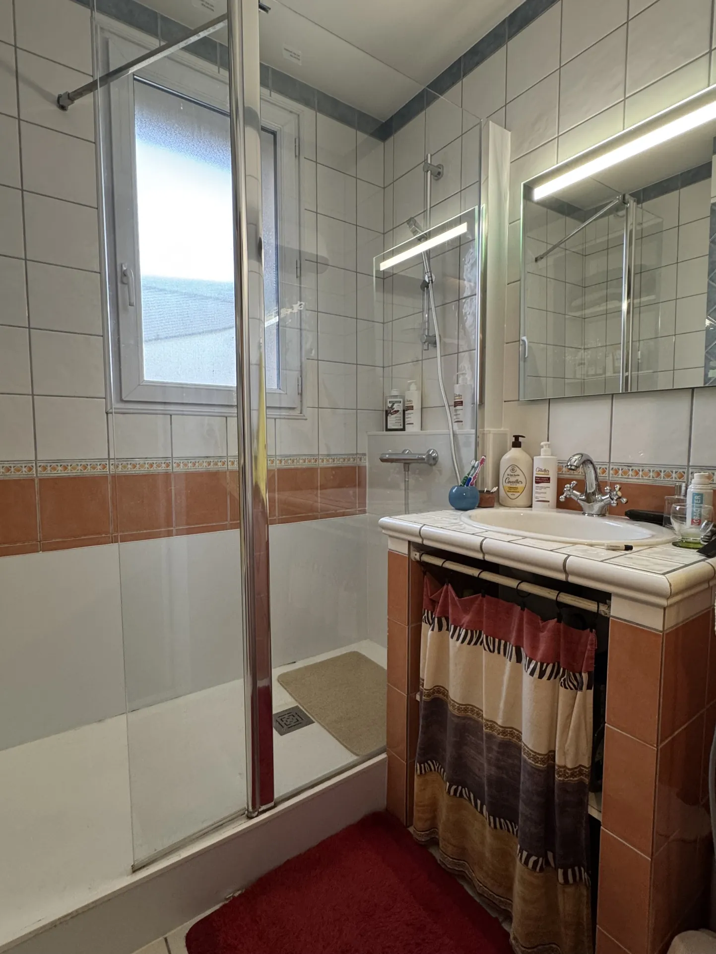 Maison à vendre à Abbeville avec cour, terrasse et parking - Idéalement située à proximité du centre-ville 