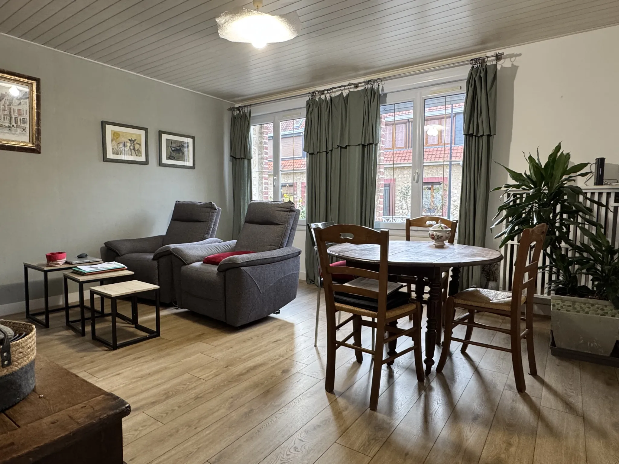 Maison à vendre à Abbeville avec cour, terrasse et parking - Idéalement située à proximité du centre-ville 