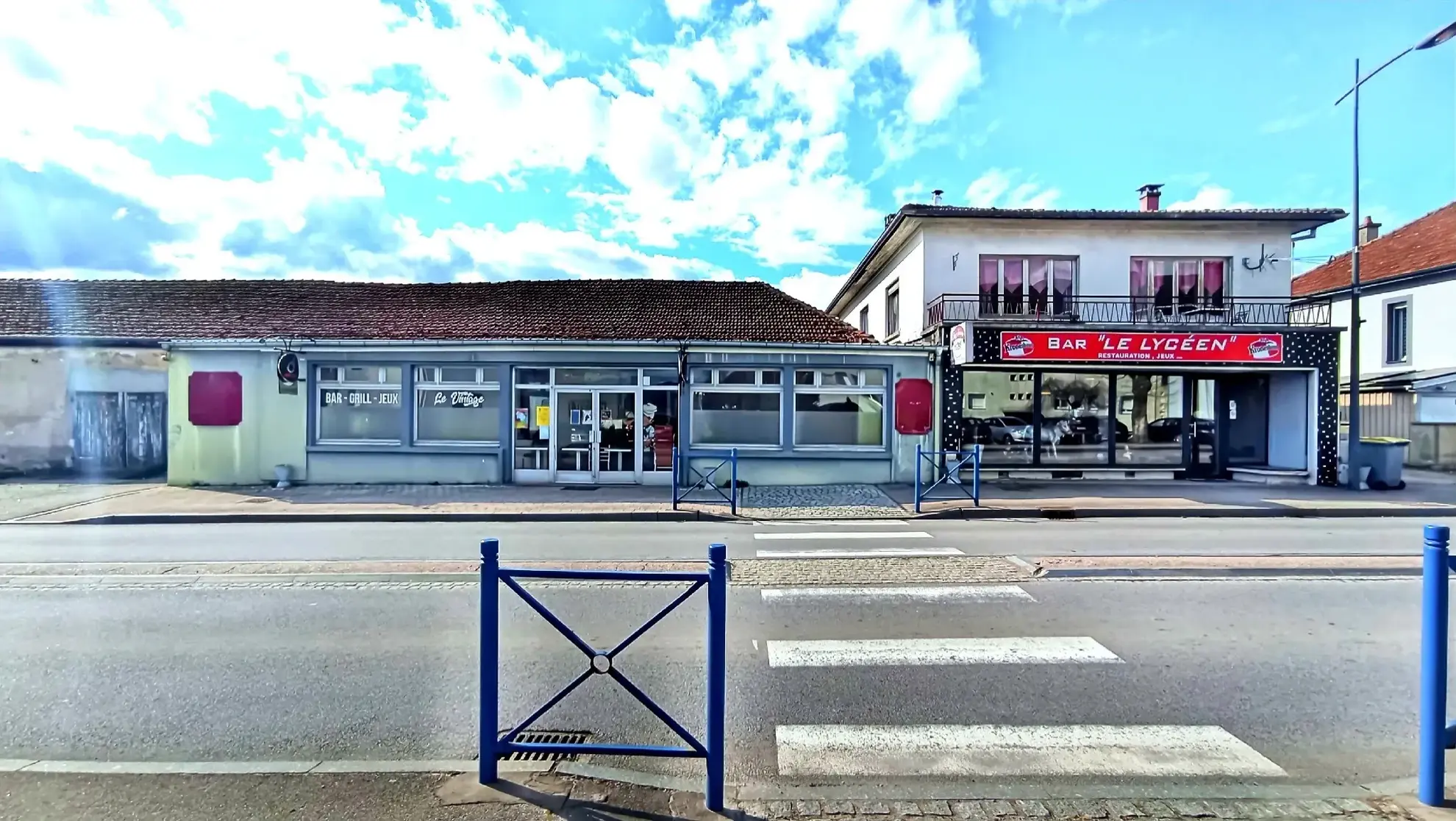 Vente murs et fonds de commerce d’un bar-restaurant dans les Vosges avec logement et parking