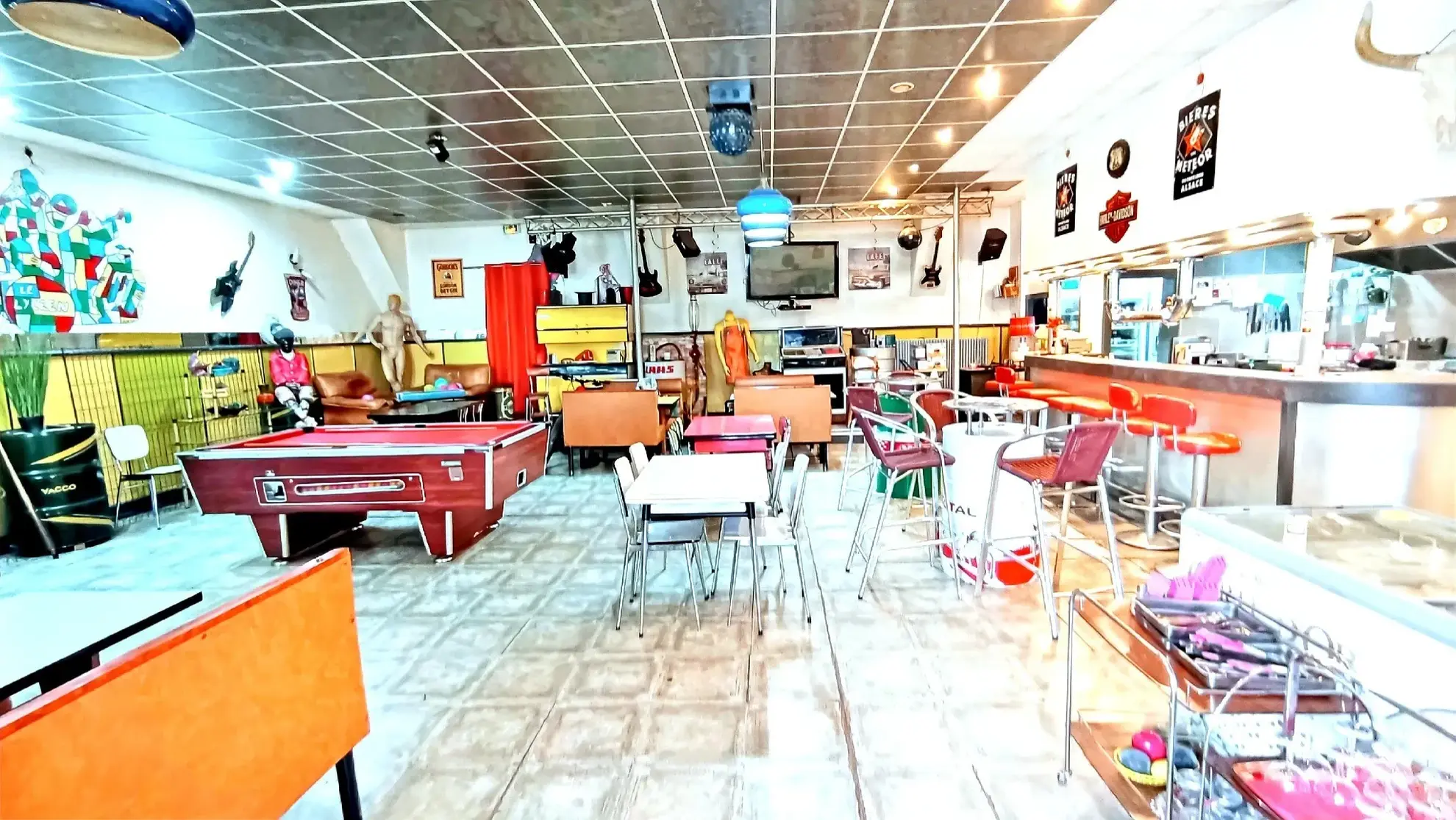 Vente murs et fonds de commerce d’un bar-restaurant dans les Vosges avec logement et parking 