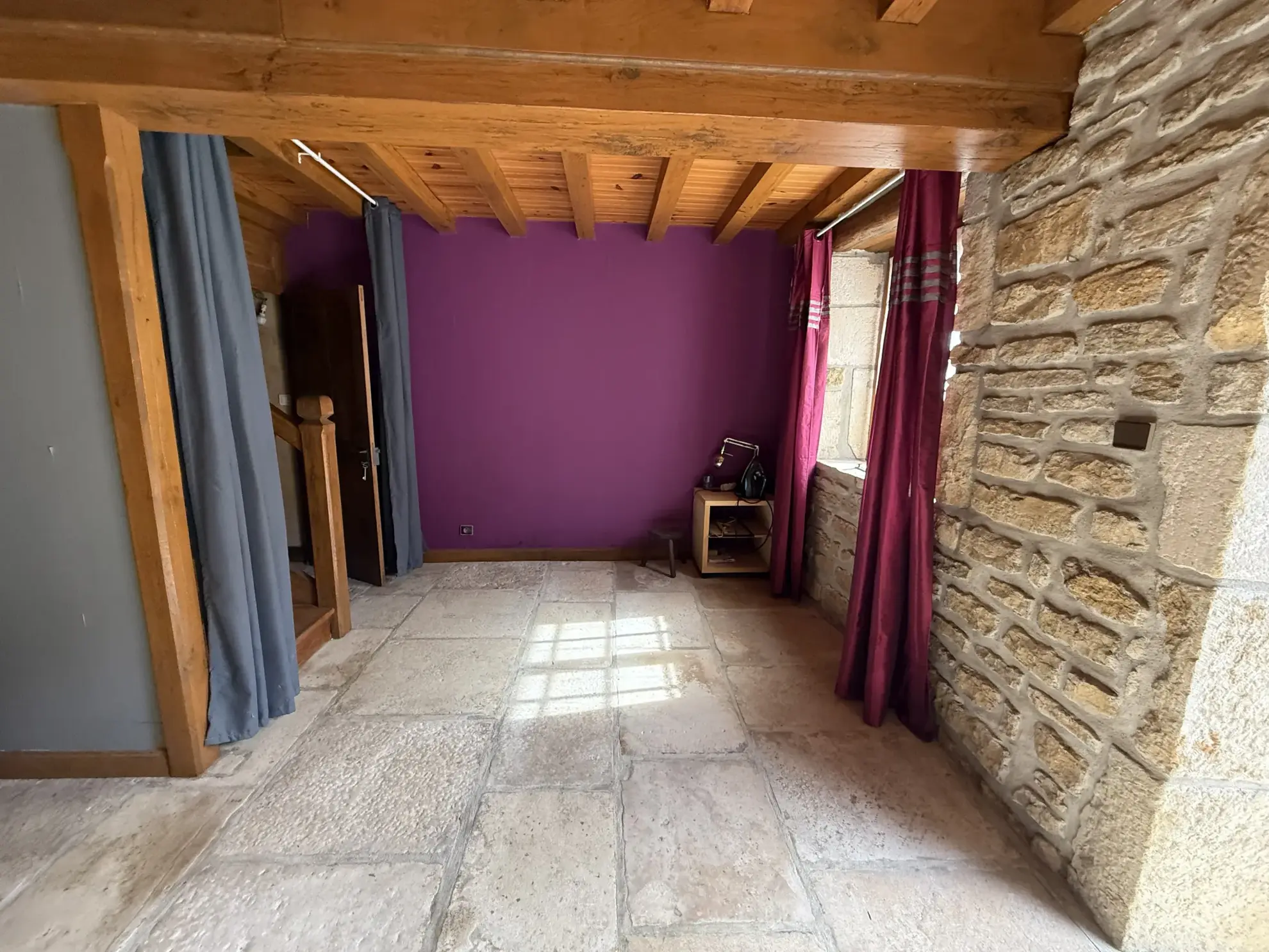 Charmante maison ancienne avec dépendances et terrain clos en Bourgogne 