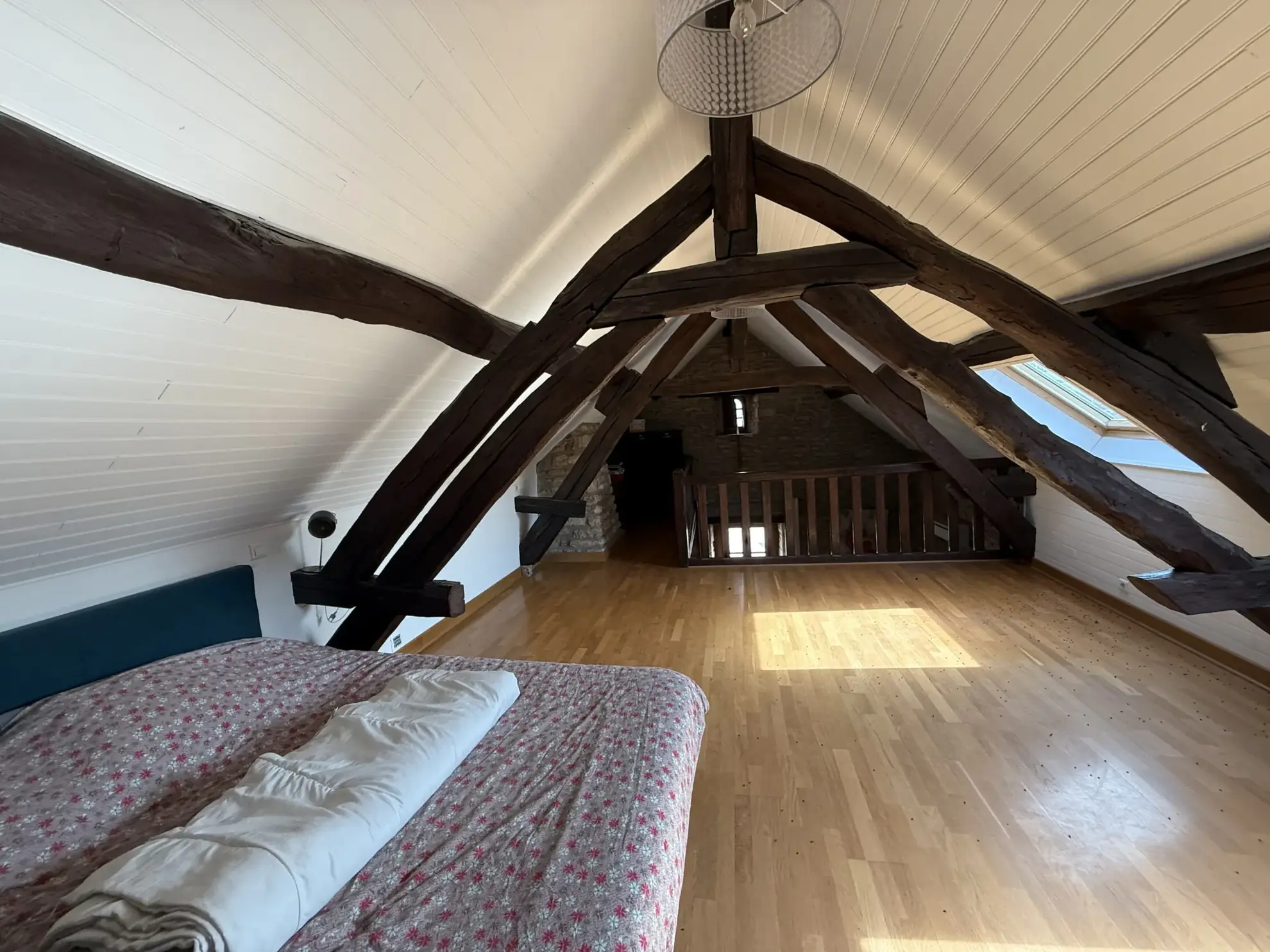 Charmante maison ancienne avec dépendances et terrain clos en Bourgogne 